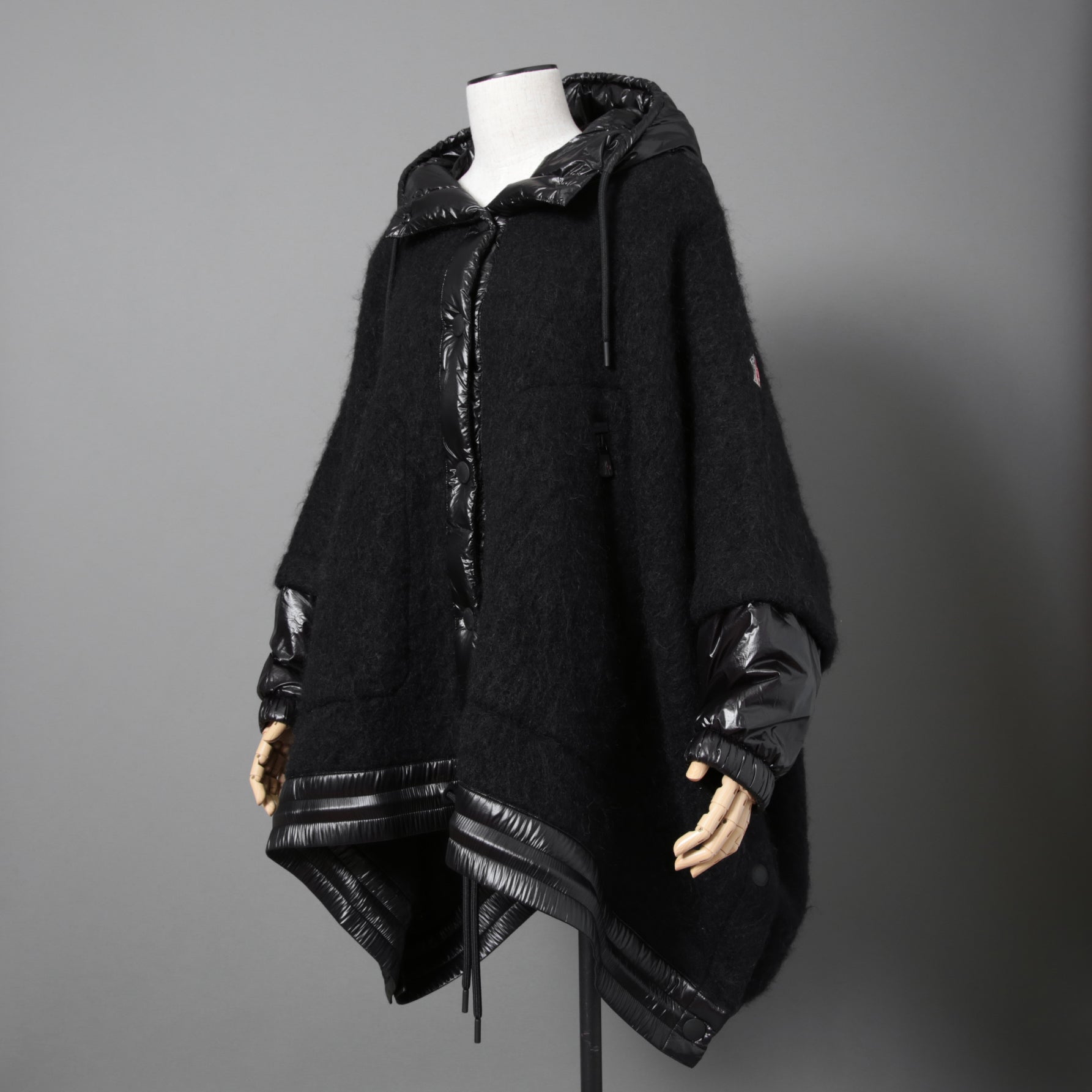 MONCLER モンクレール /  2022-2023AW / GRENOBLE MANTELLA グルノーブル マンテラ / ウール モヘア アルパカ ニット ポンチョ / ダウン入り   / size FREE (BLACK)