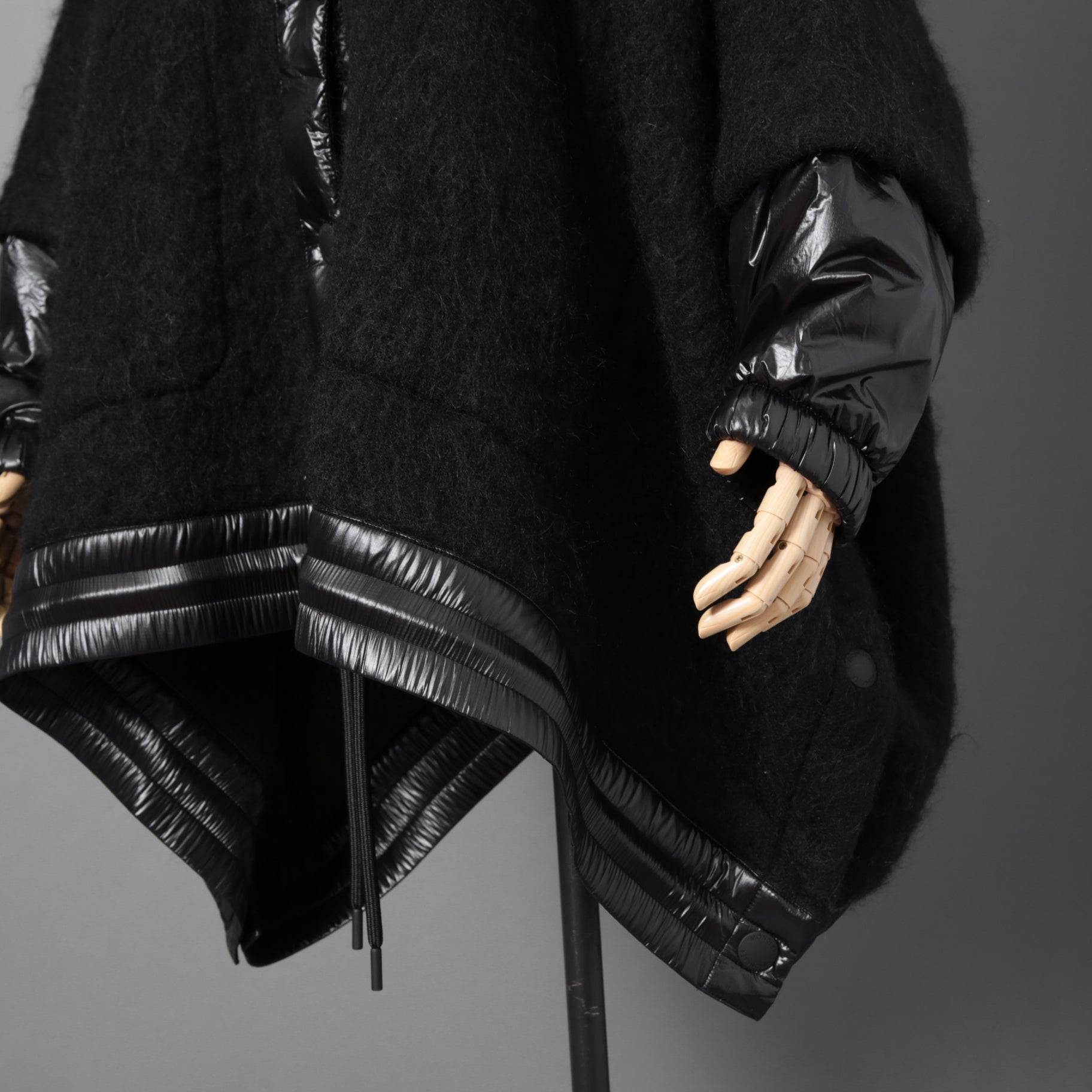 MONCLER モンクレール /  2022-2023AW / GRENOBLE MANTELLA グルノーブル マンテラ / ウール モヘア アルパカ ニット ポンチョ / ダウン入り   / size FREE (BLACK)