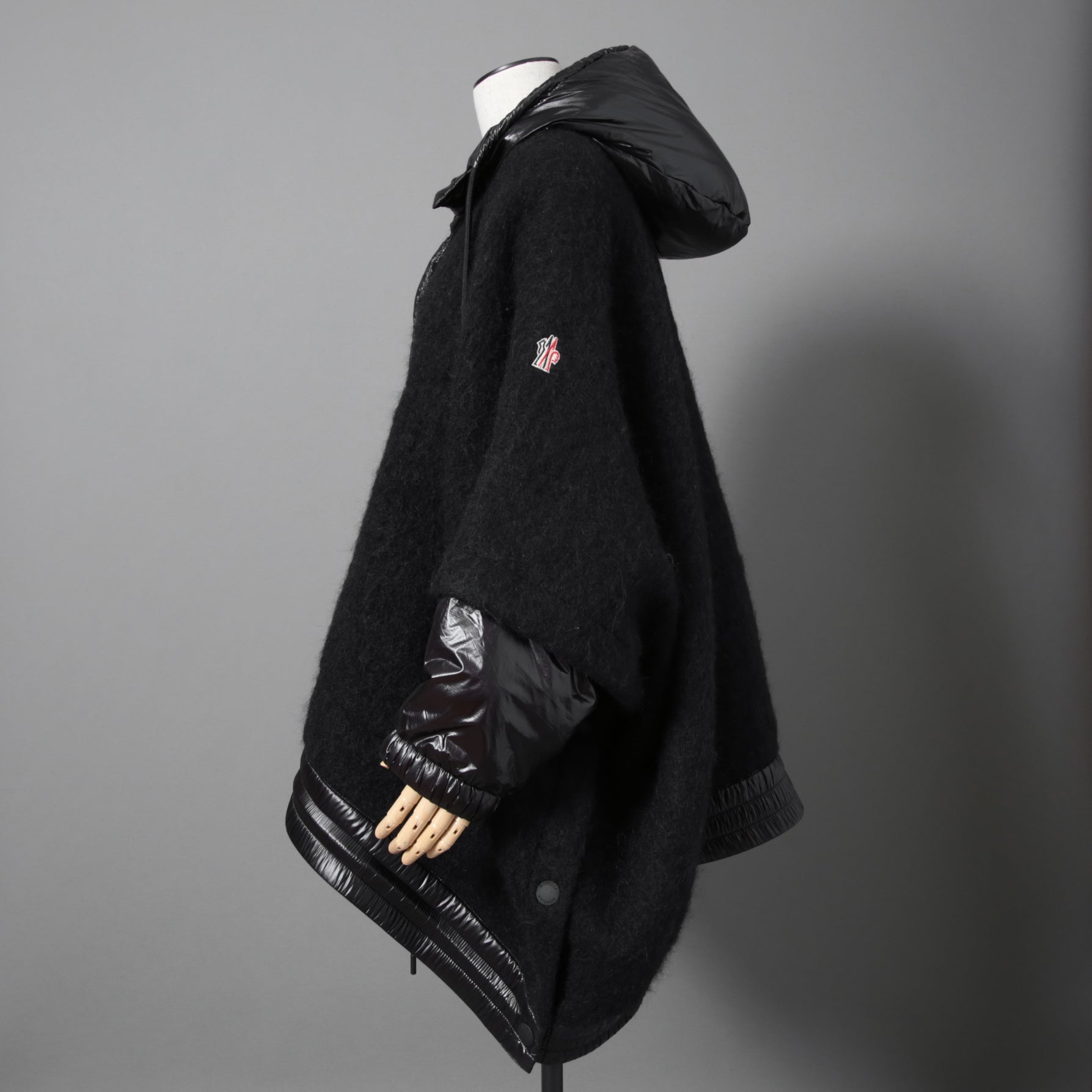 MONCLER モンクレール /  2022-2023AW / GRENOBLE MANTELLA グルノーブル マンテラ / ウール モヘア アルパカ ニット ポンチョ / ダウン入り   / size FREE (BLACK)