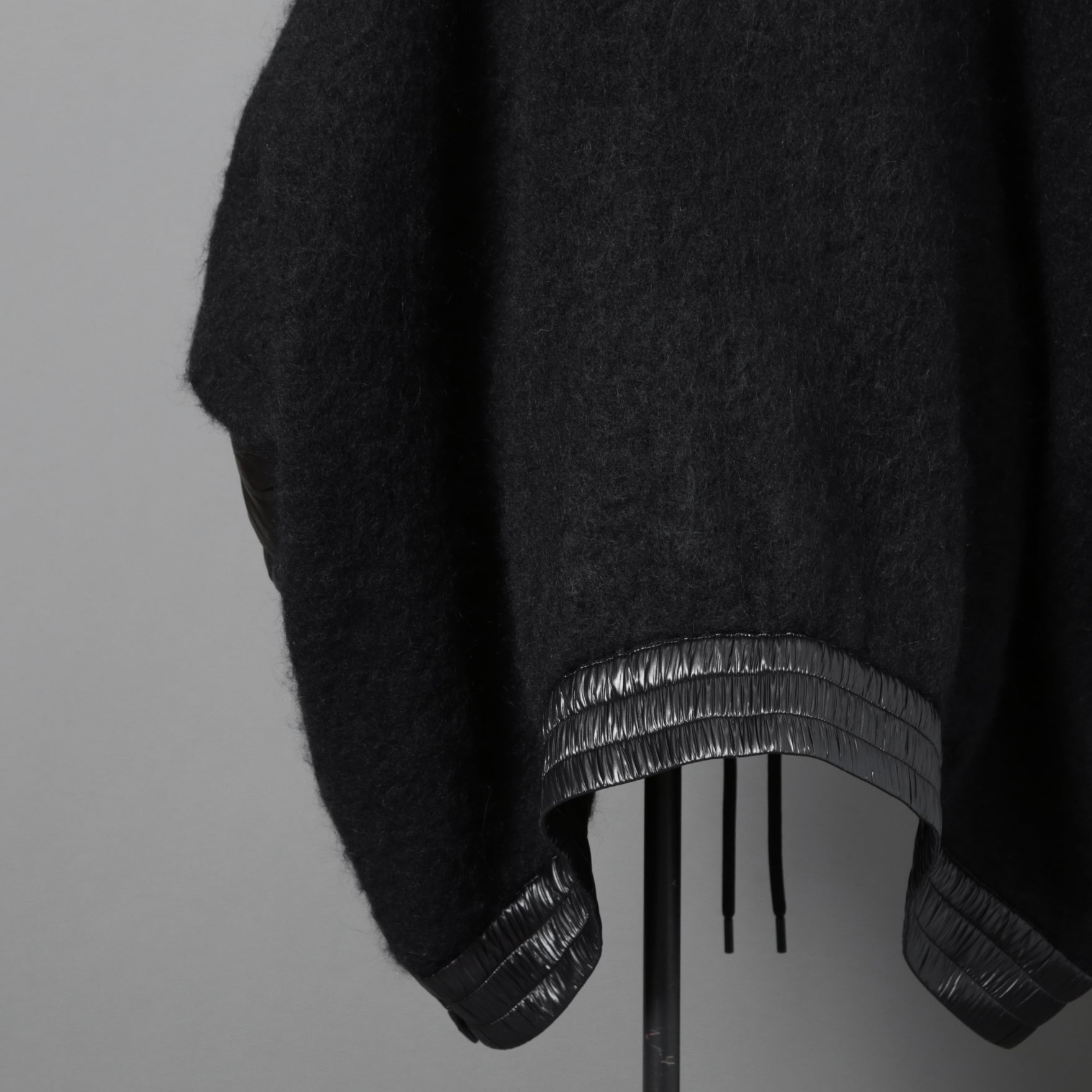 MONCLER モンクレール /  2022-2023AW / GRENOBLE MANTELLA グルノーブル マンテラ / ウール モヘア アルパカ ニット ポンチョ / ダウン入り   / size FREE (BLACK)