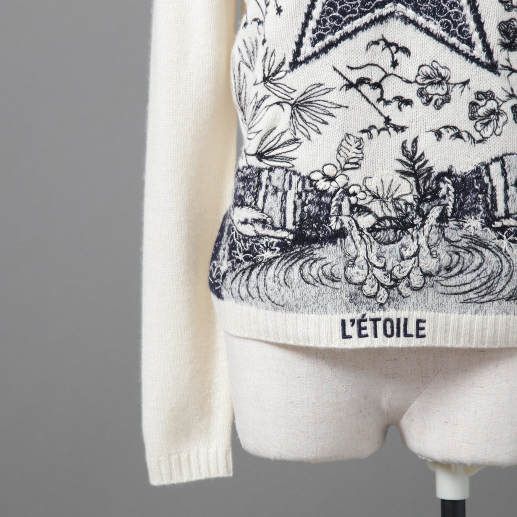 Dior クリスチャン ディオール / 美品 DIOR L'ÉTOILEディオール レトワール エンブロイダリー（刺繍）カシミヤシルク ニットセーター / 014S52WJ029 / size 38 / アイボリー