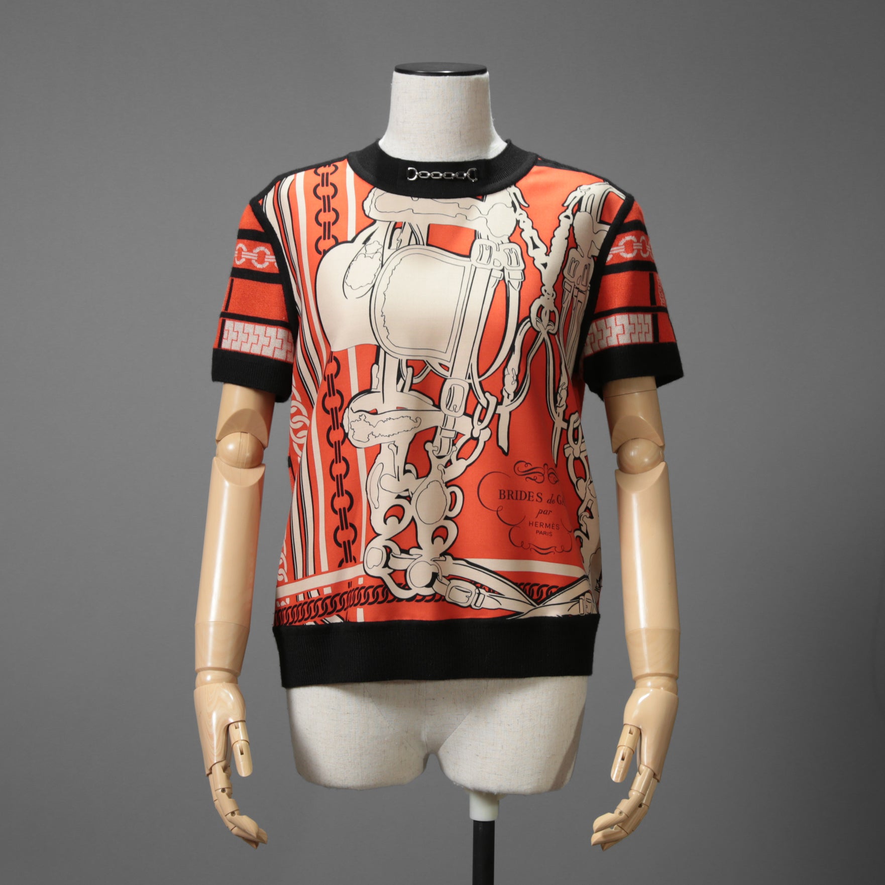 HERMES エルメス / 23-24AW 美品 Brides de Gala et Chaînes 半袖ニット / ブリッド・ドゥ・ガラ・エ・シェーヌ プリント ツイルレーヌニット / セーター / size 40 (ORANGEx BLACK) レディース 国内正規品