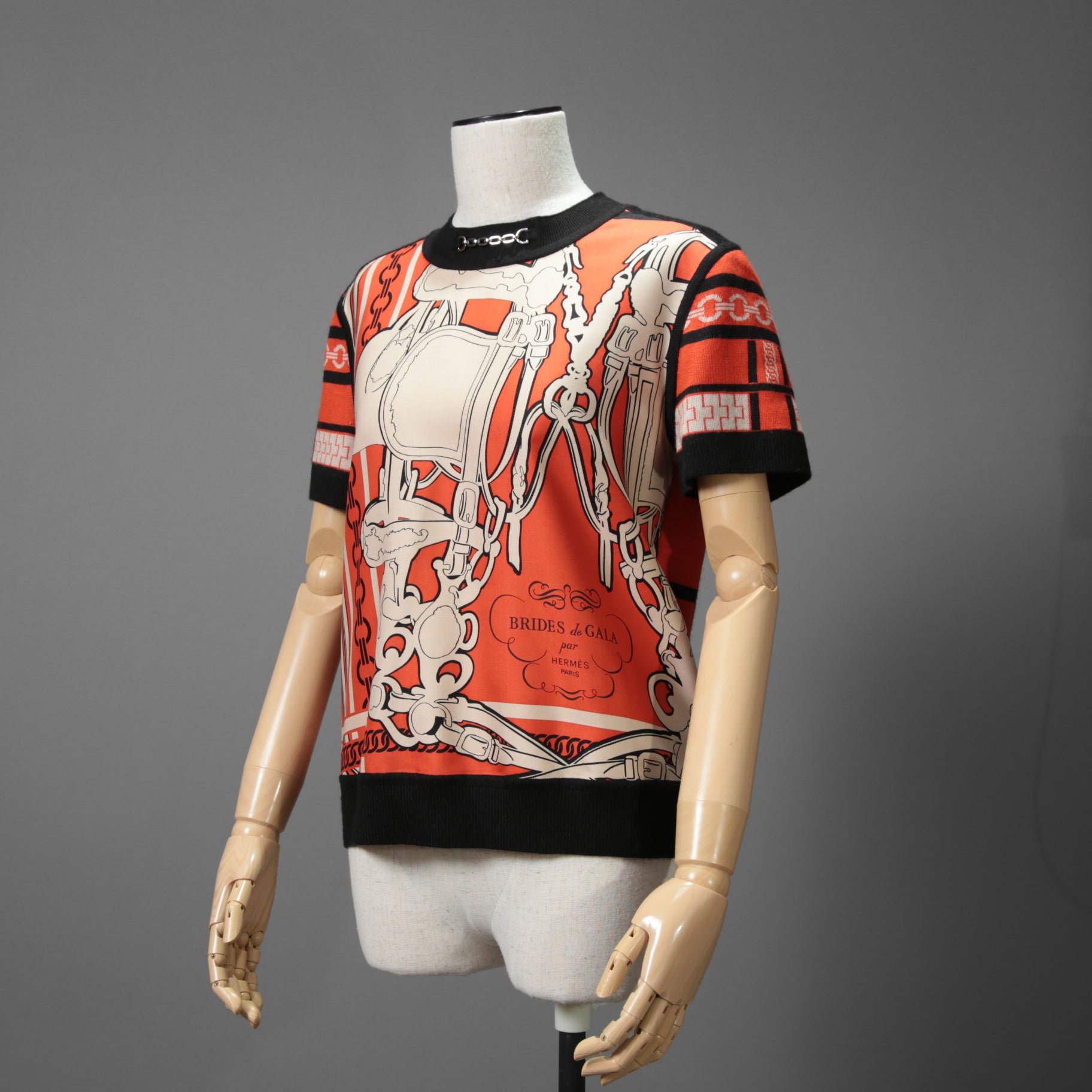 HERMES エルメス / 23-24AW 美品 Brides de Gala et Chaînes 半袖ニット / ブリッド・ドゥ・ガラ・エ・シェーヌ プリント ツイルレーヌニット / セーター / size 40 (ORANGEx BLACK) レディース 国内正規品