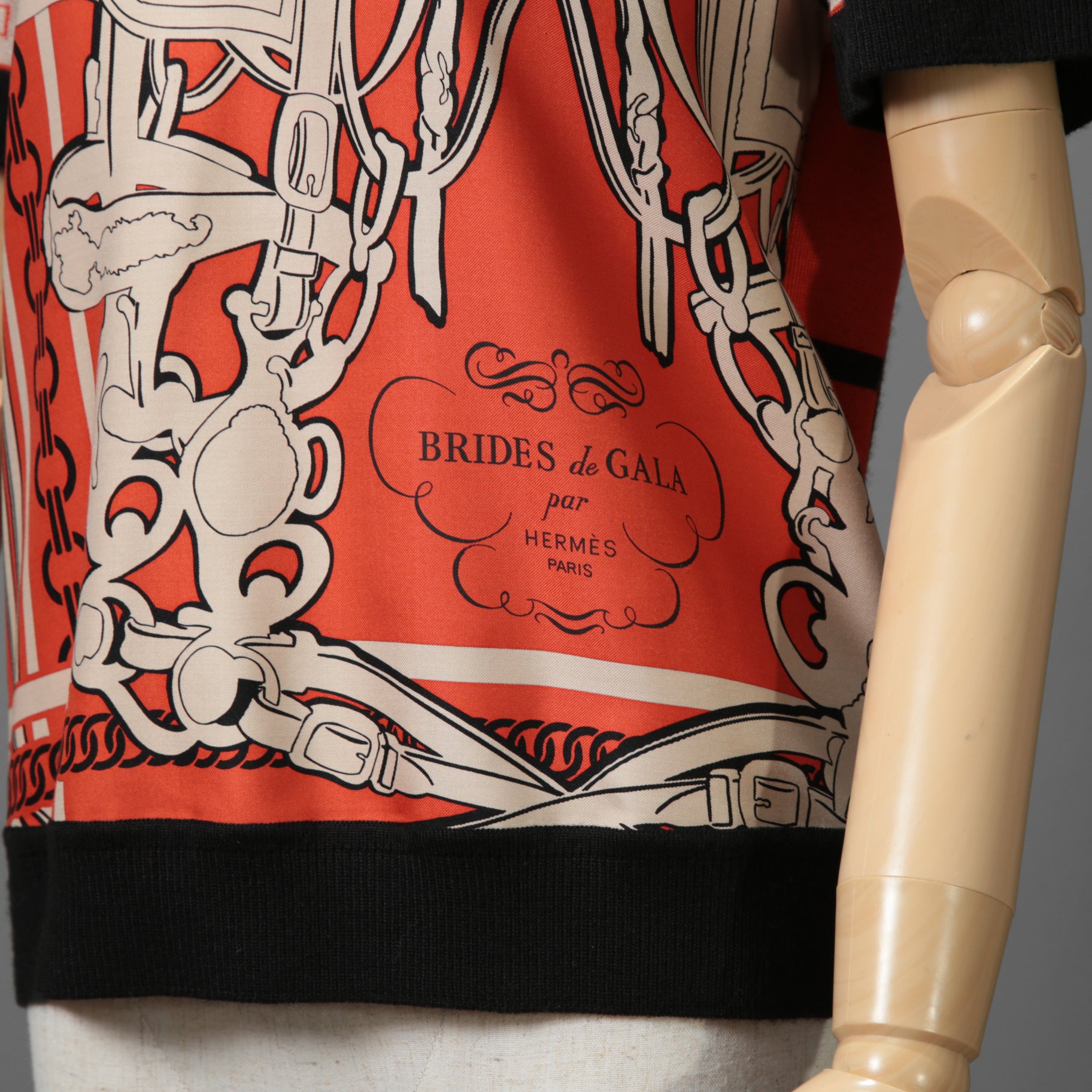 HERMES エルメス / 23-24AW 美品 Brides de Gala et Chaînes 半袖ニット / ブリッド・ドゥ・ガラ・エ・シェーヌ プリント ツイルレーヌニット / セーター / size 40 (ORANGEx BLACK) レディース 国内正規品