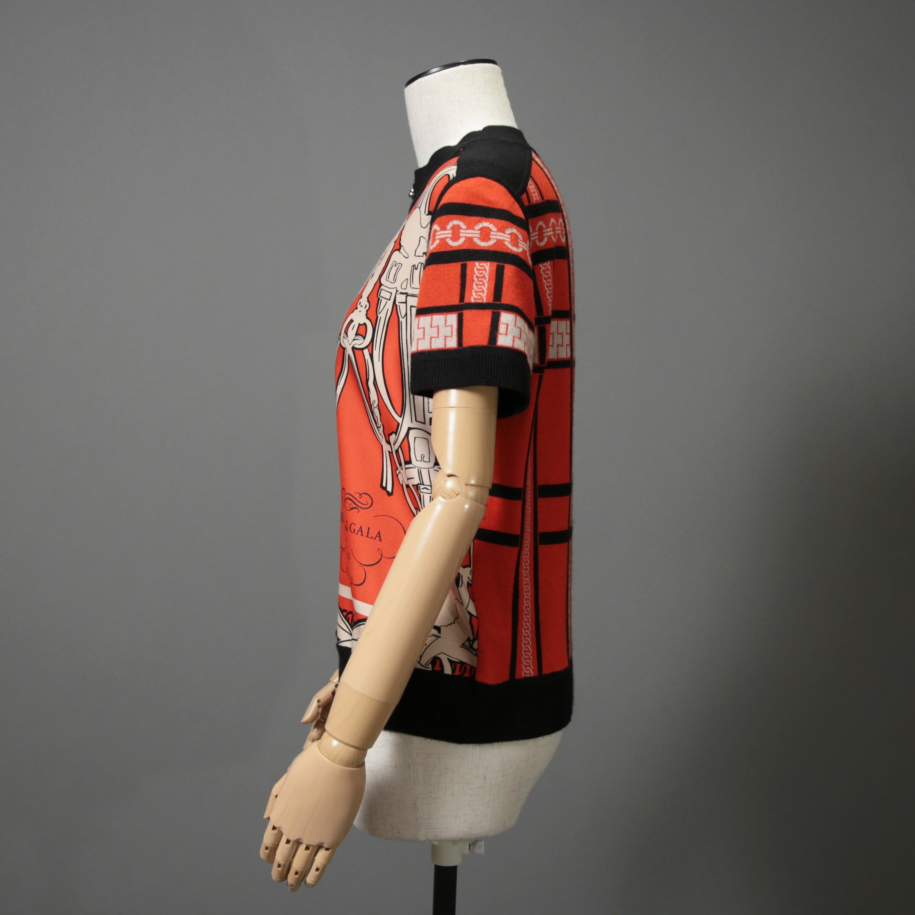 HERMES エルメス / 23-24AW 美品 Brides de Gala et Chaînes 半袖ニット / ブリッド・ドゥ・ガラ・エ・シェーヌ プリント ツイルレーヌニット / セーター / size 40 (ORANGEx BLACK) レディース 国内正規品