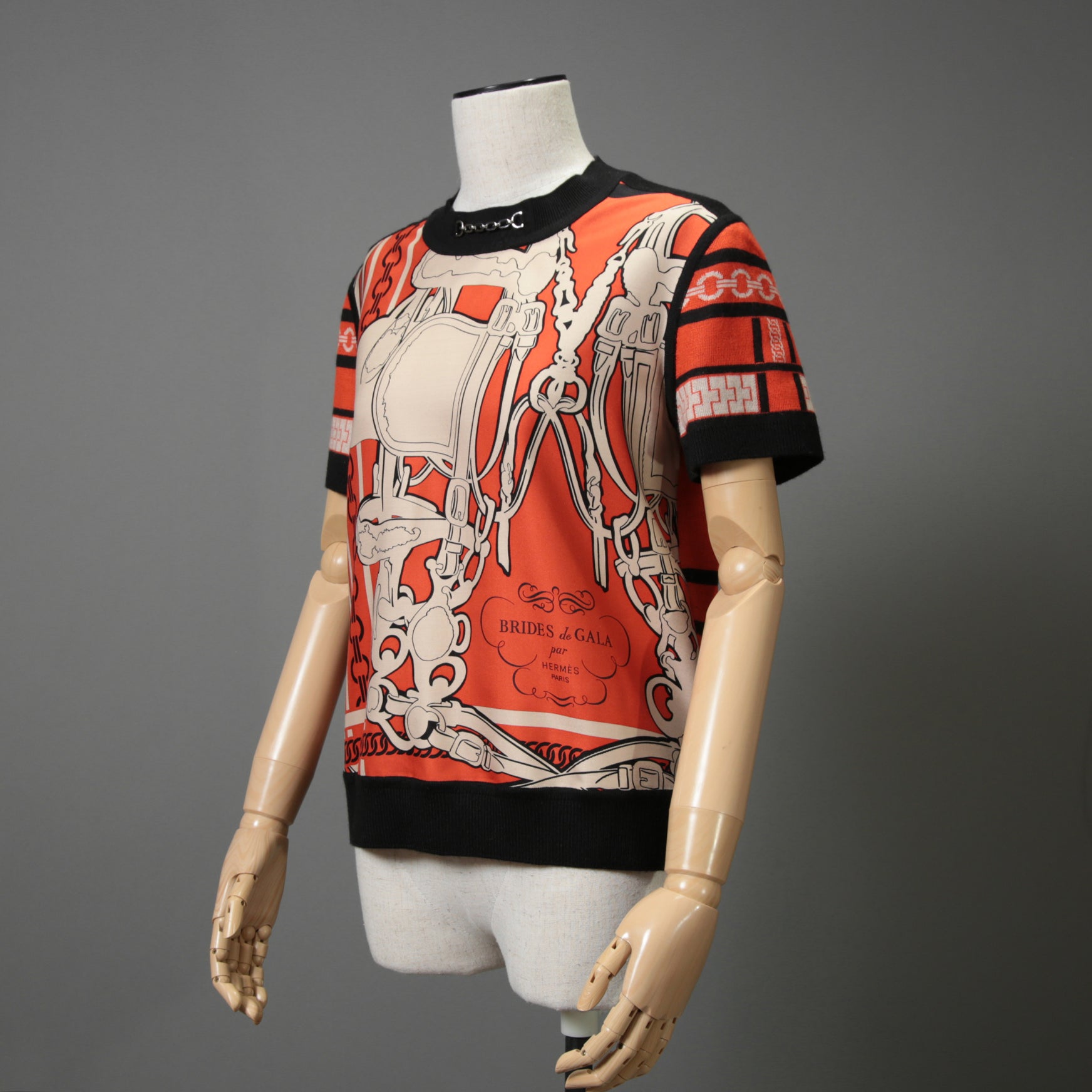 HERMES エルメス / 23-24AW 美品 Brides de Gala et Chaînes 半袖ニット / ブリッド・ドゥ・ガラ・エ・シェーヌ プリント ツイルレーヌニット / セーター / size 40 (ORANGEx BLACK) レディース 国内正規品