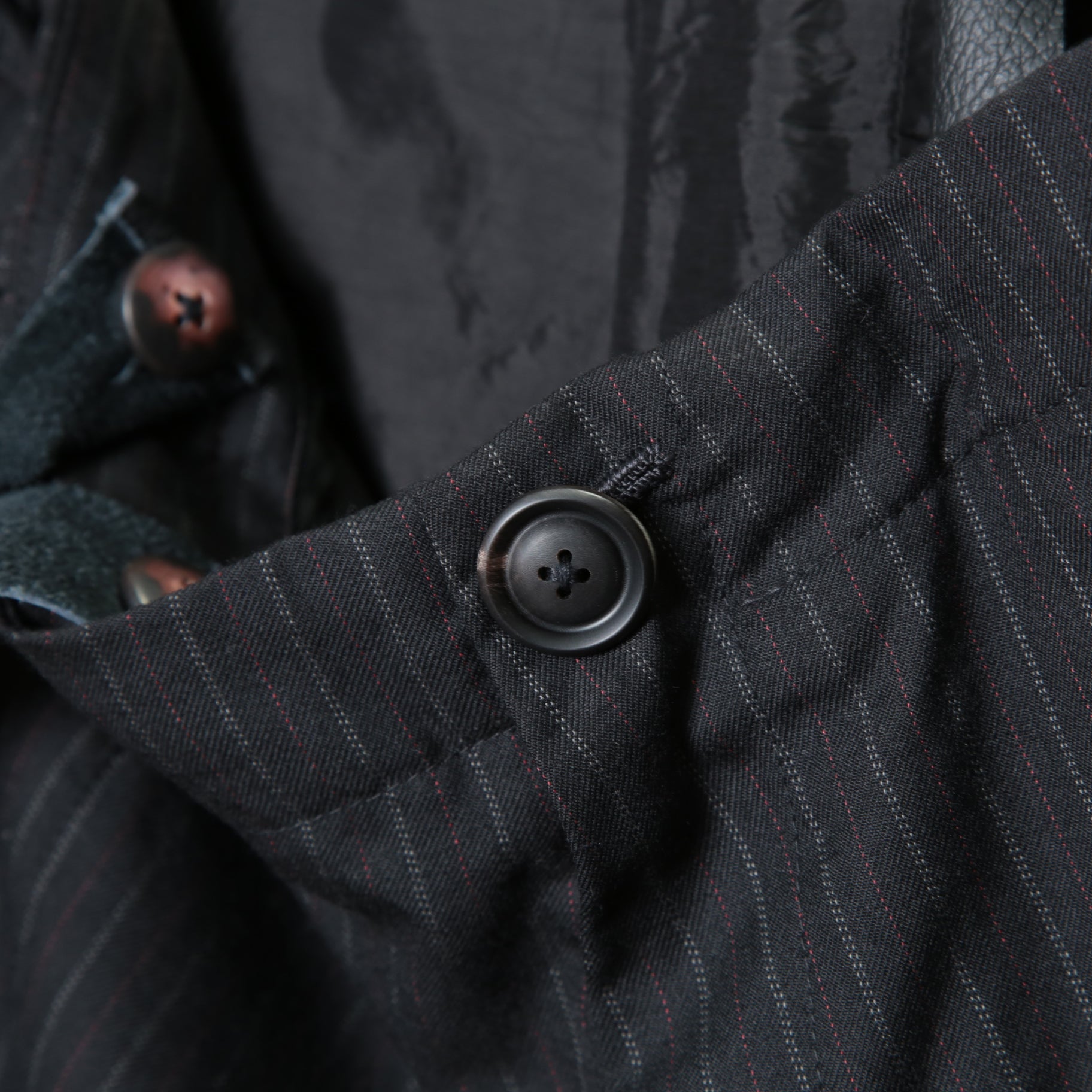 Geoffrey B.Small ジェフリー ビースモール / 24AW 美品 HUSE 別注 / advanced drop-crotch tailored cargo pocket trouser / Biella 100% wool Tasmania 120'sカーゴパンツ / size 42  (hand wash dark grey w/blue & purple stripe)