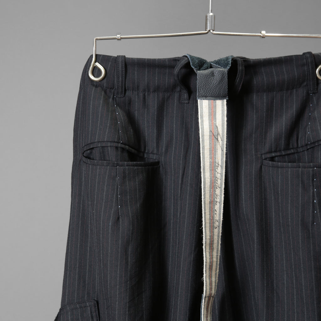 Geoffrey B.Small ジェフリー ビースモール / 24AW 美品 HUSE 別注 / advanced drop-crotch tailored cargo pocket trouser / Biella 100% wool Tasmania 120'sカーゴパンツ / size 42  (hand wash dark grey w/blue & purple stripe)