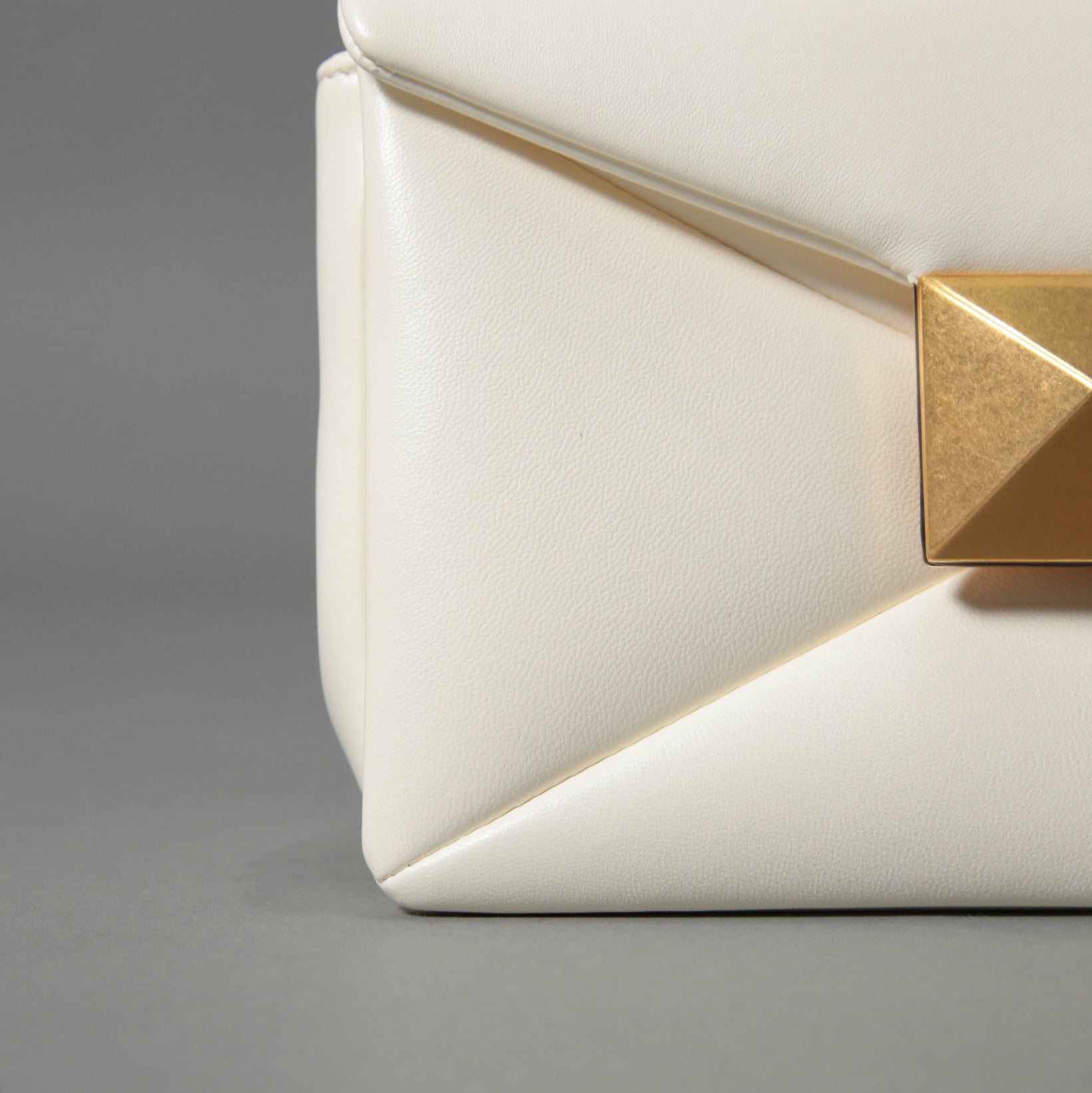 VALENTINO ヴァレンティノ / 22SS 美品 ワンスタッズ バッグ ショルダーバッグ ナッパレザー チェーンバッグ / IVORY 国内正規品