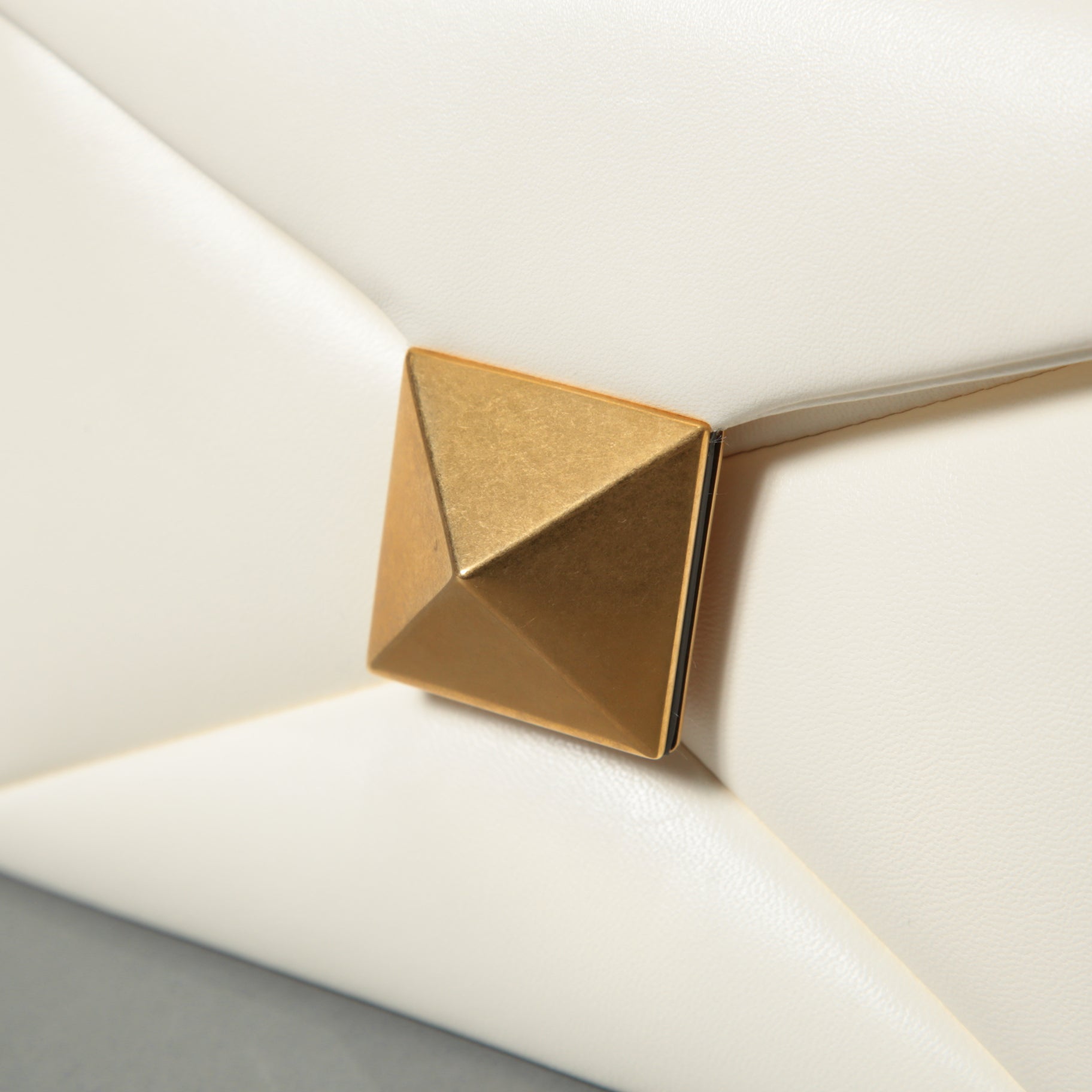 VALENTINO ヴァレンティノ / 22SS 美品 ワンスタッズ バッグ ショルダーバッグ ナッパレザー チェーンバッグ / IVORY 国内正規品