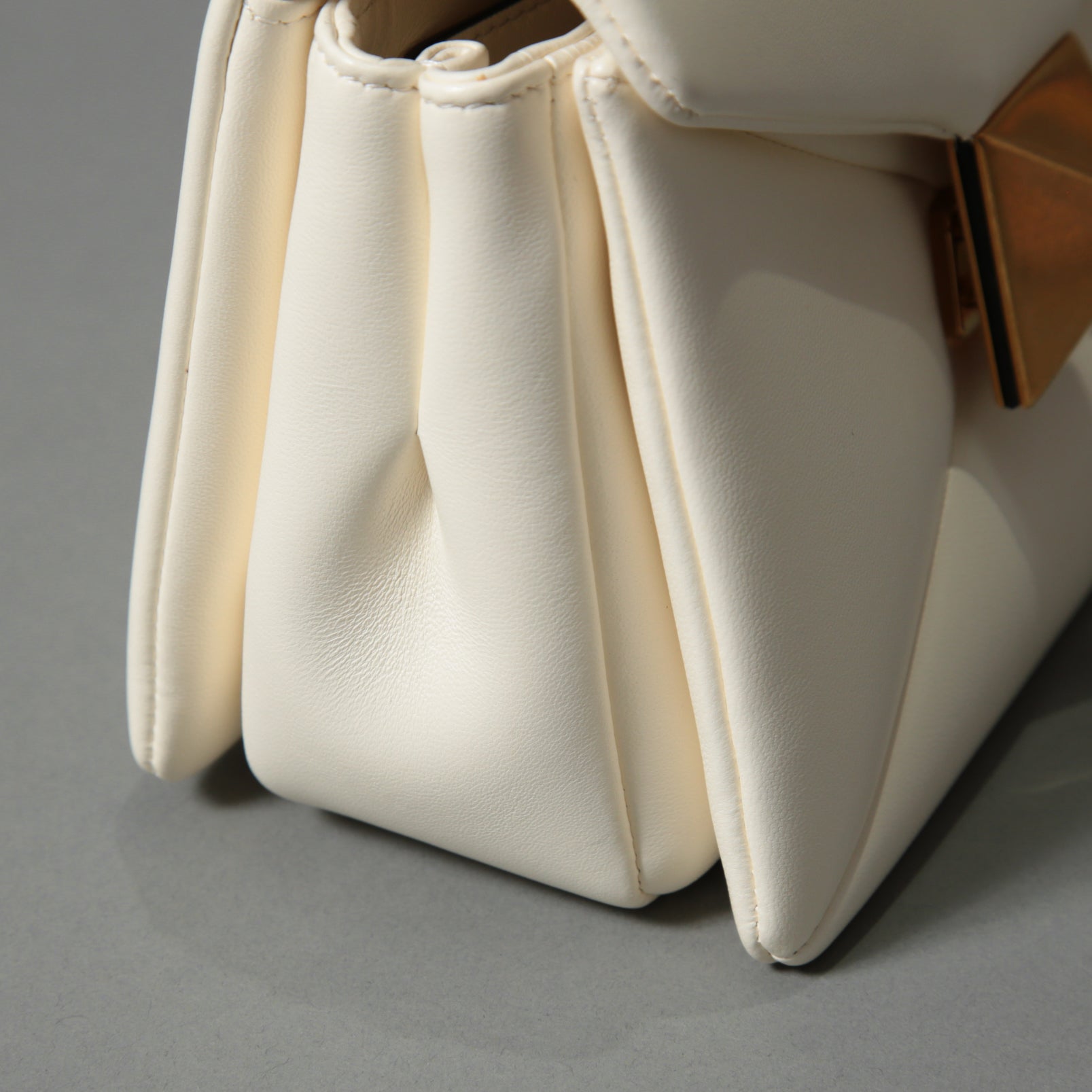 VALENTINO ヴァレンティノ / 22SS 美品 ワンスタッズ バッグ ショルダーバッグ ナッパレザー チェーンバッグ / IVORY 国内正規品