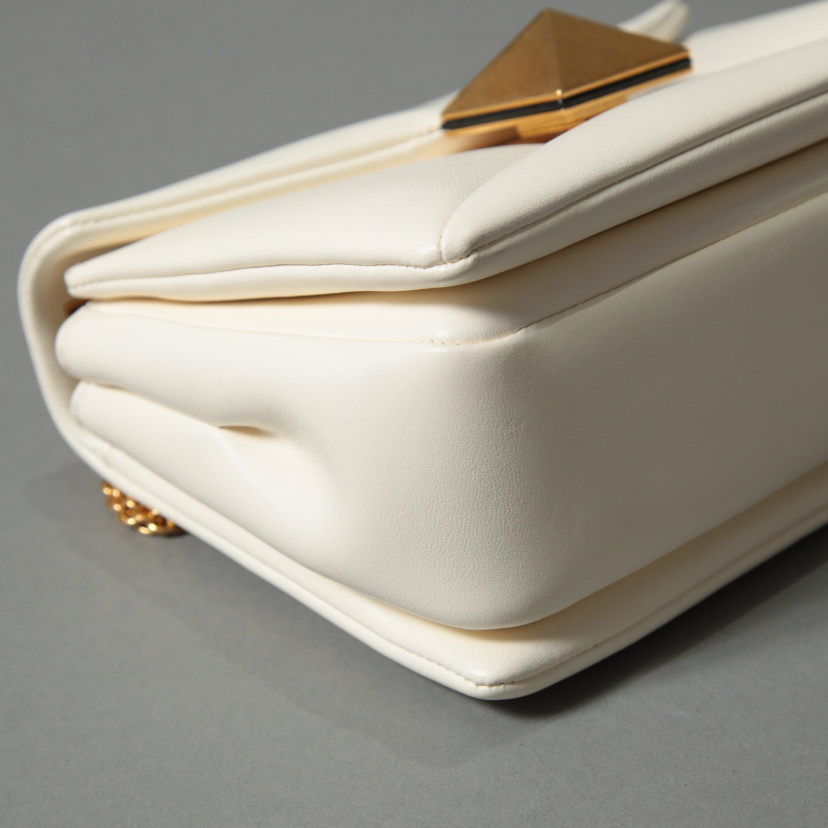 VALENTINO ヴァレンティノ / 22SS 美品 ワンスタッズ バッグ ショルダーバッグ ナッパレザー チェーンバッグ / IVORY 国内正規品