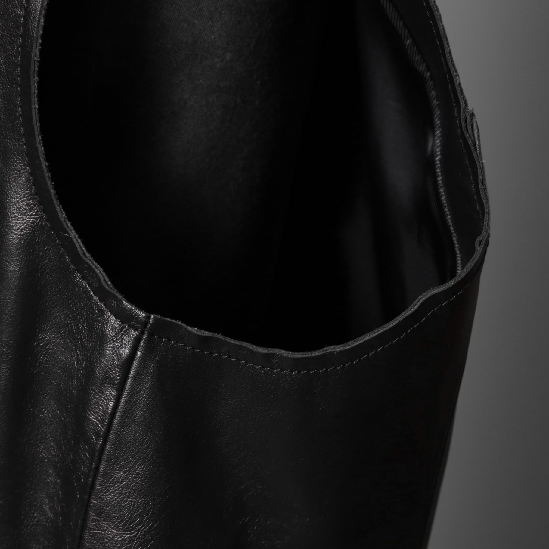 MM6 Maison Margiela メゾン マルジェラ / 23SS 美品 シープレザー ベスト / S52FB0056 / size 44 (BLACK) 国内正規品