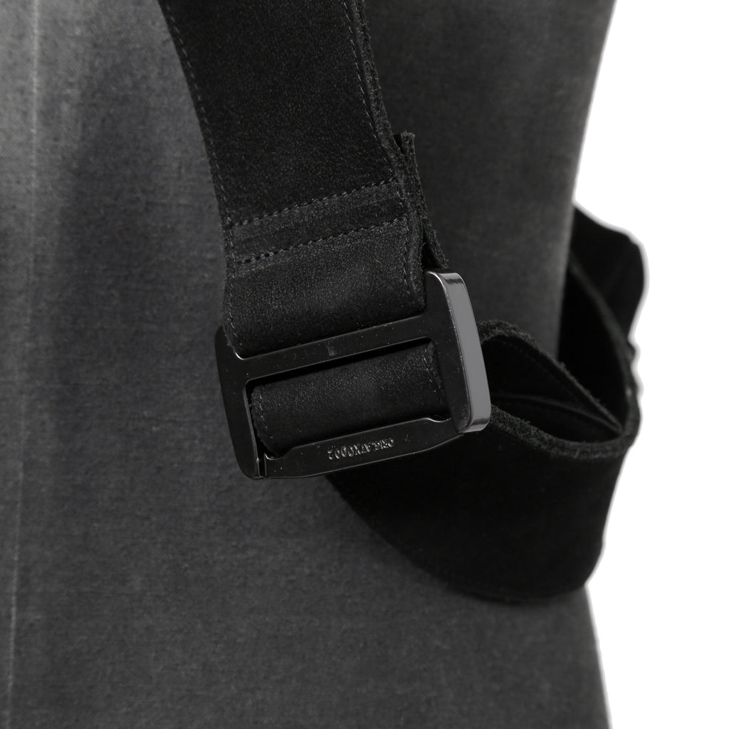 新品 Leon Emanuel Blanck レオン エマニュエル ブランク/ 24AW GUIDI Buffalo Nubuck Leather / Distortion Multi Pocket Vest Bag (BLACK)