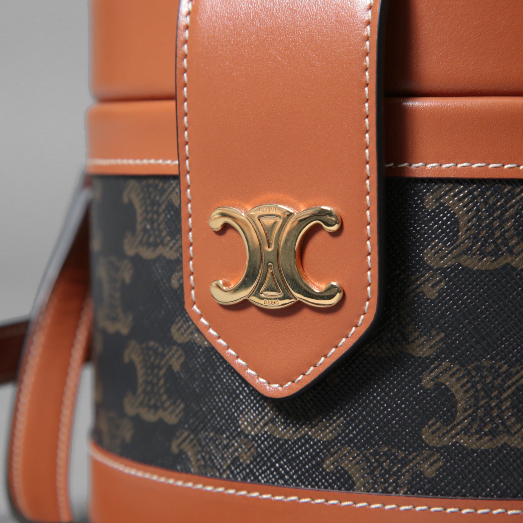 CELINE セリーヌ / 美品 TAMBOUR MEDIUM / トリオンフ タンブール ミディアム バッグ / PVC & カーフスキン (BLACK x TAN) ショルダーバッグ