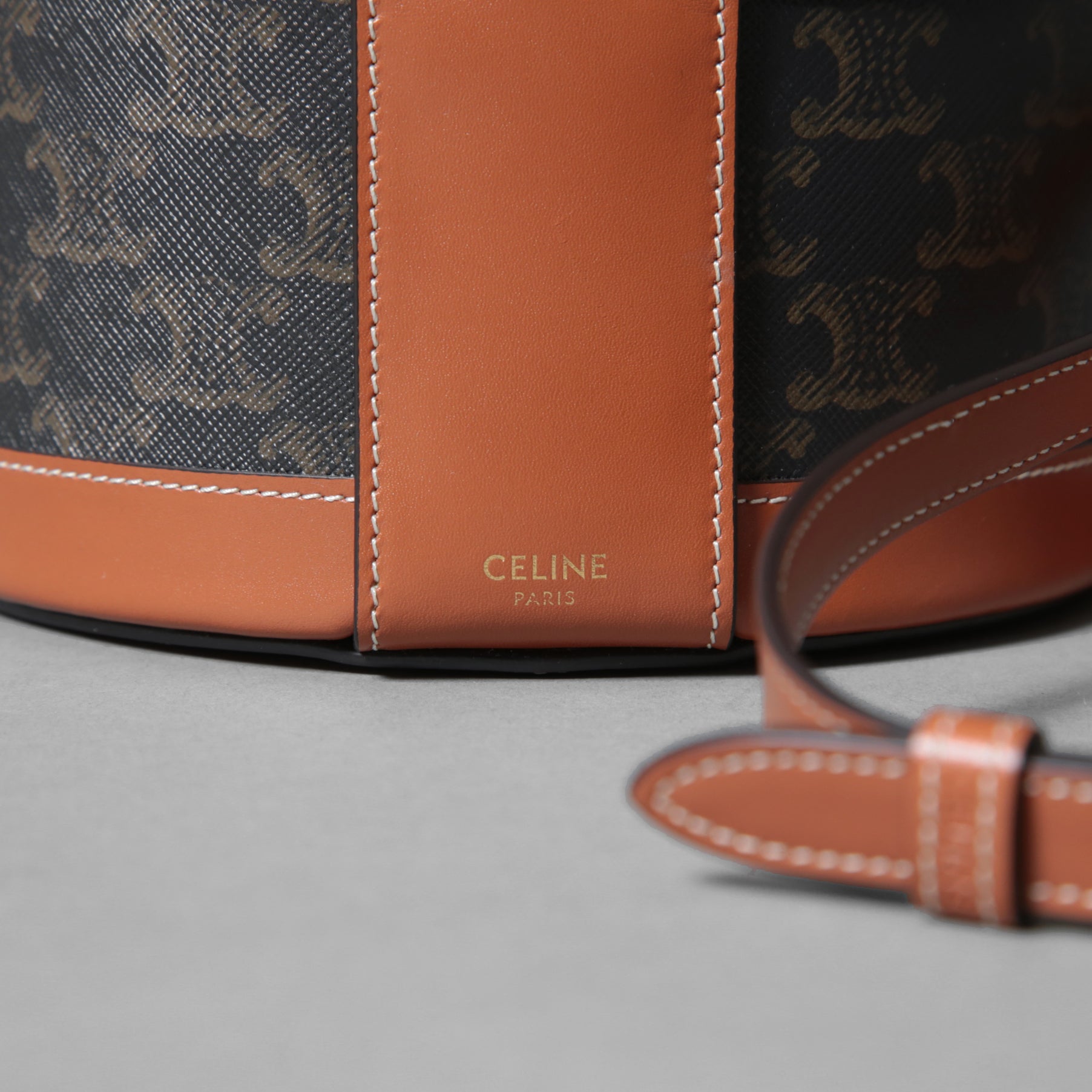CELINE セリーヌ / 美品 TAMBOUR MEDIUM / トリオンフ タンブール ミディアム バッグ / PVC & カーフスキン (BLACK x TAN) ショルダーバッグ