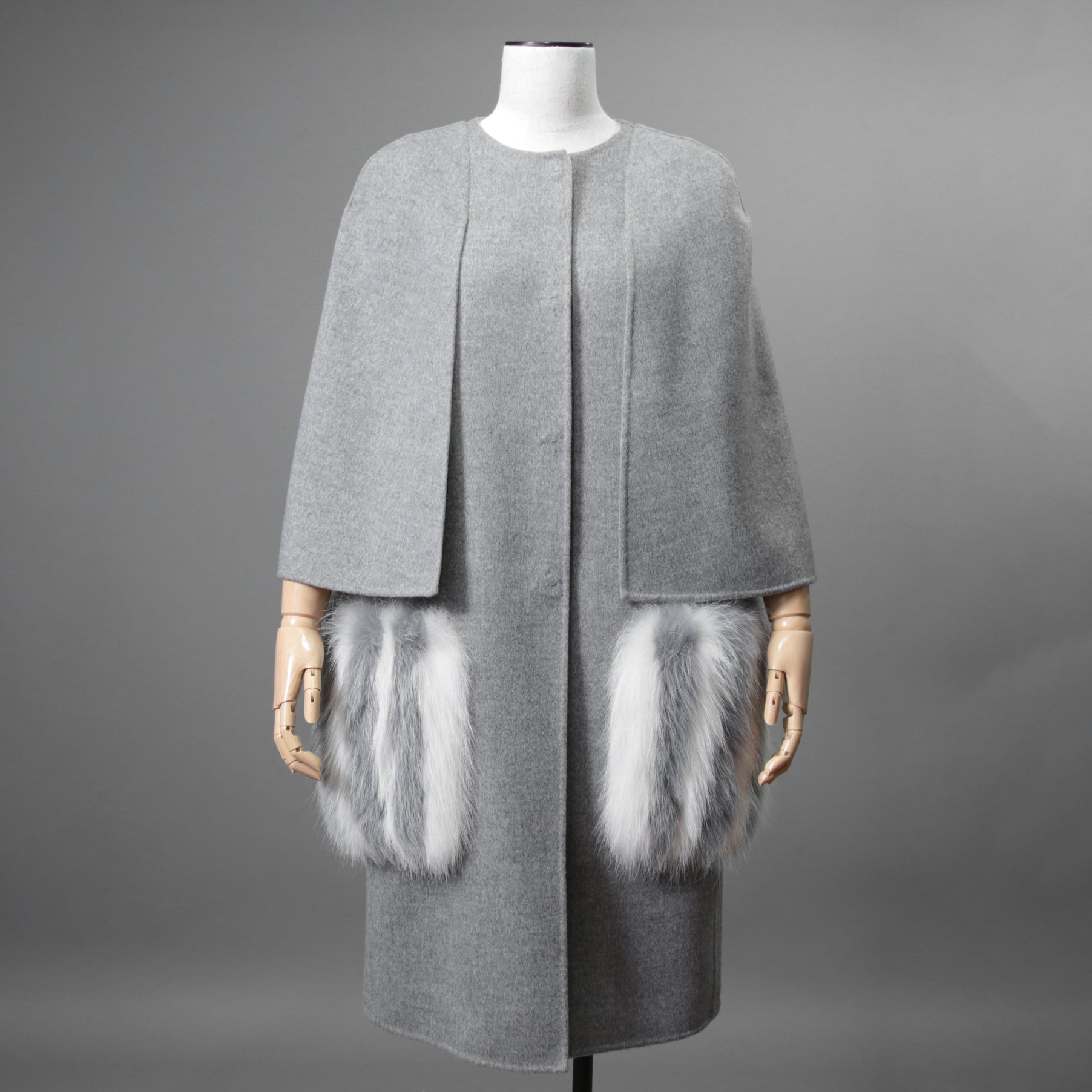 FENDI フェンディ / 18AW 美品 フォックスファーポケット付き ケープコート / FF8369 W1D / size 42 (GRAY) レディース