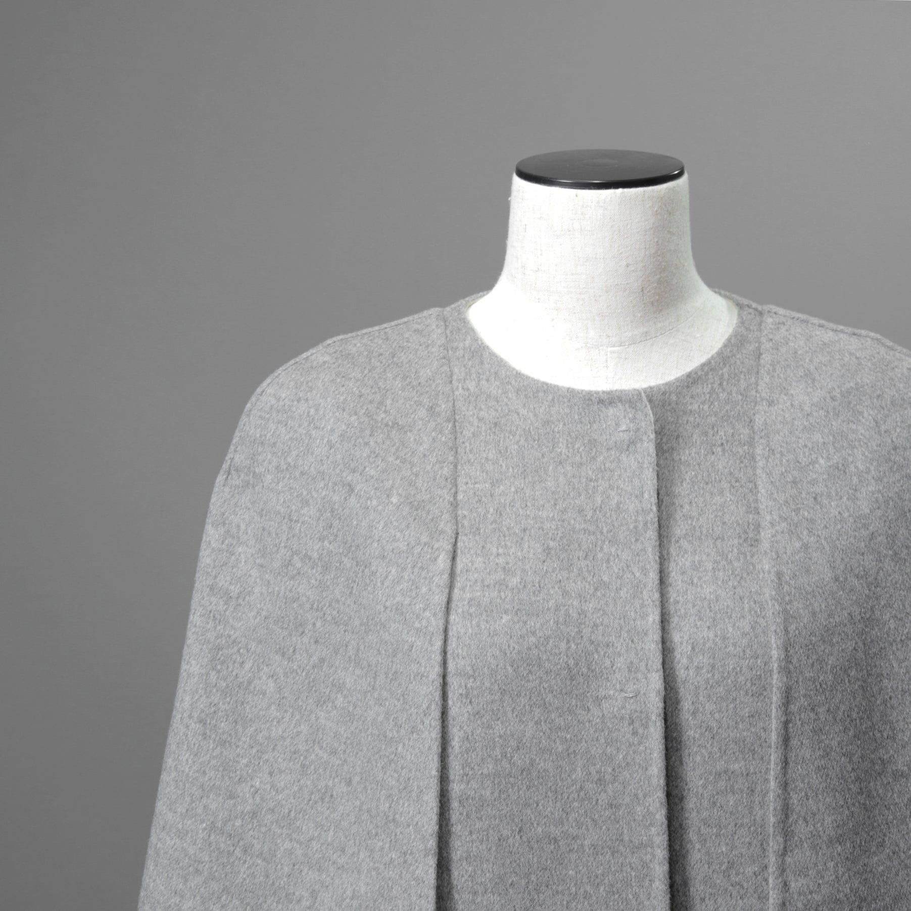 FENDI フェンディ / 18AW 美品 フォックスファーポケット付き ケープコート / FF8369 W1D / size 42 (GRAY) レディース