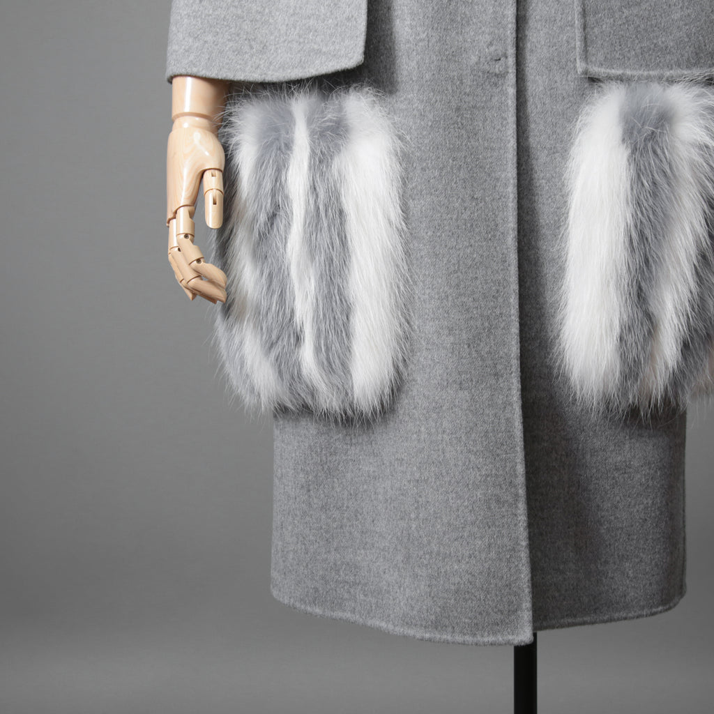 FENDI フェンディ / 18AW 美品 フォックスファーポケット付き ケープコート / FF8369 W1D / size 42 (GRAY) レディース