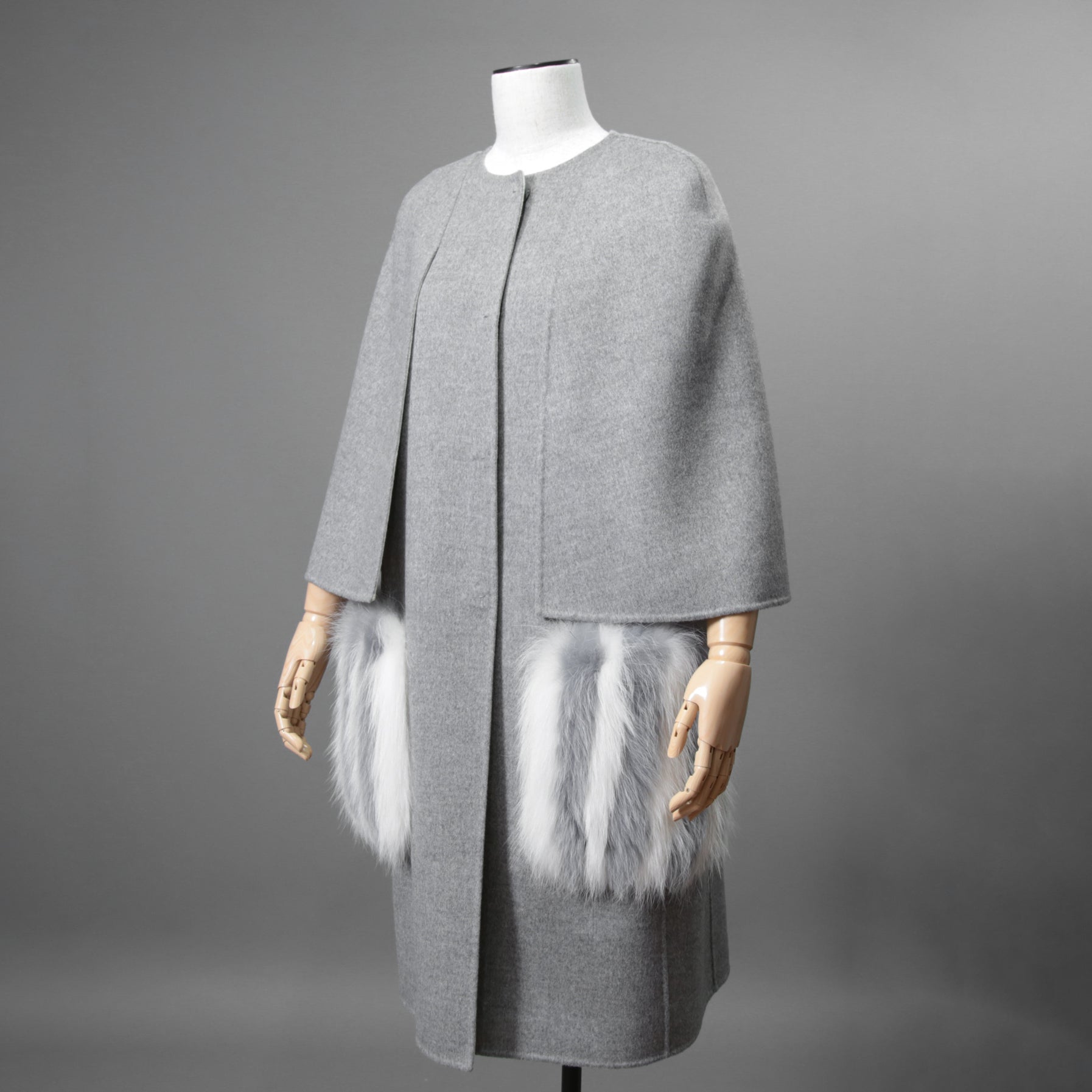 FENDI フェンディ / 18AW 美品 フォックスファーポケット付き ケープコート / FF8369 W1D / size 42 (GRAY) レディース