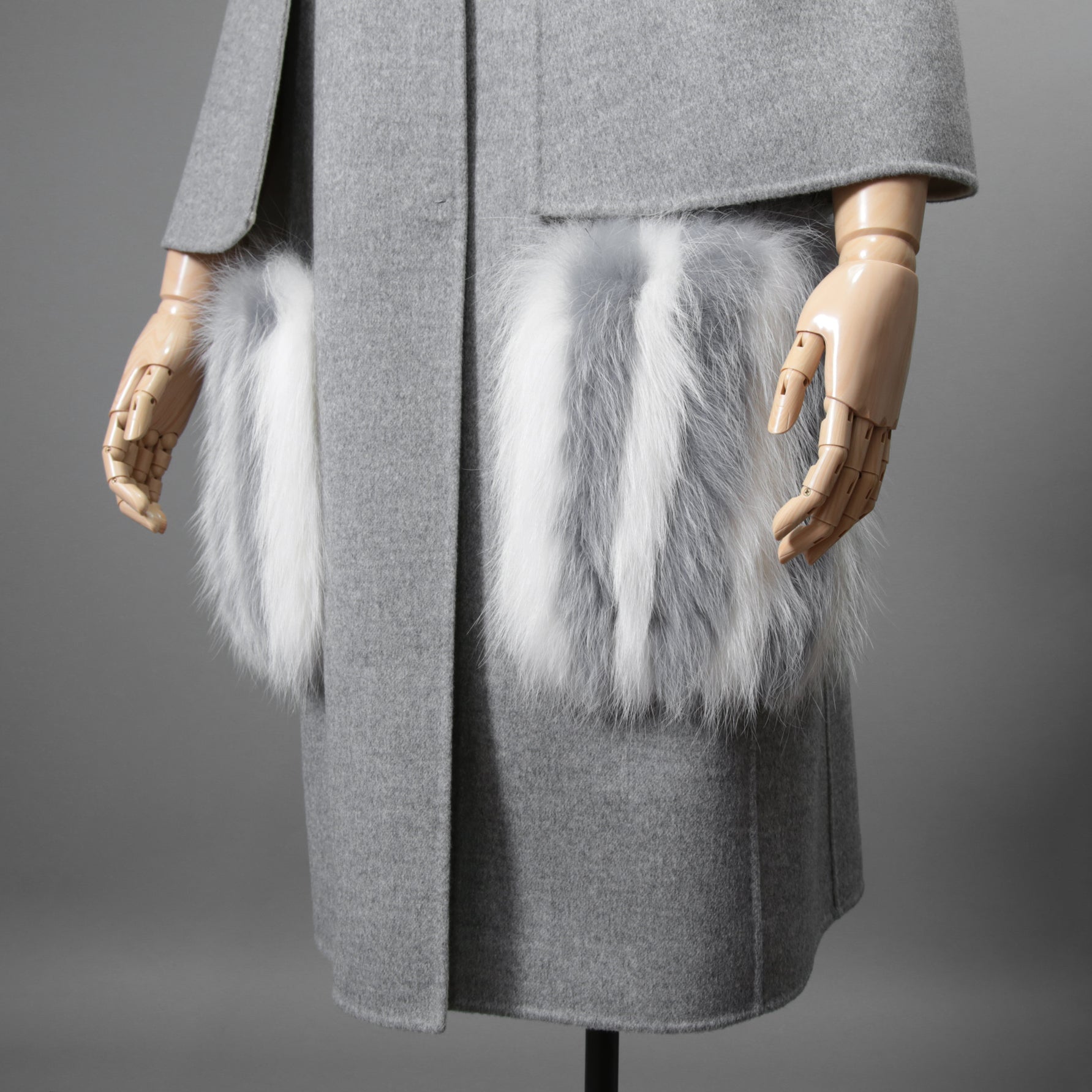 FENDI フェンディ / 18AW 美品 フォックスファーポケット付き ケープコート / FF8369 W1D / size 42 (GRAY) レディース