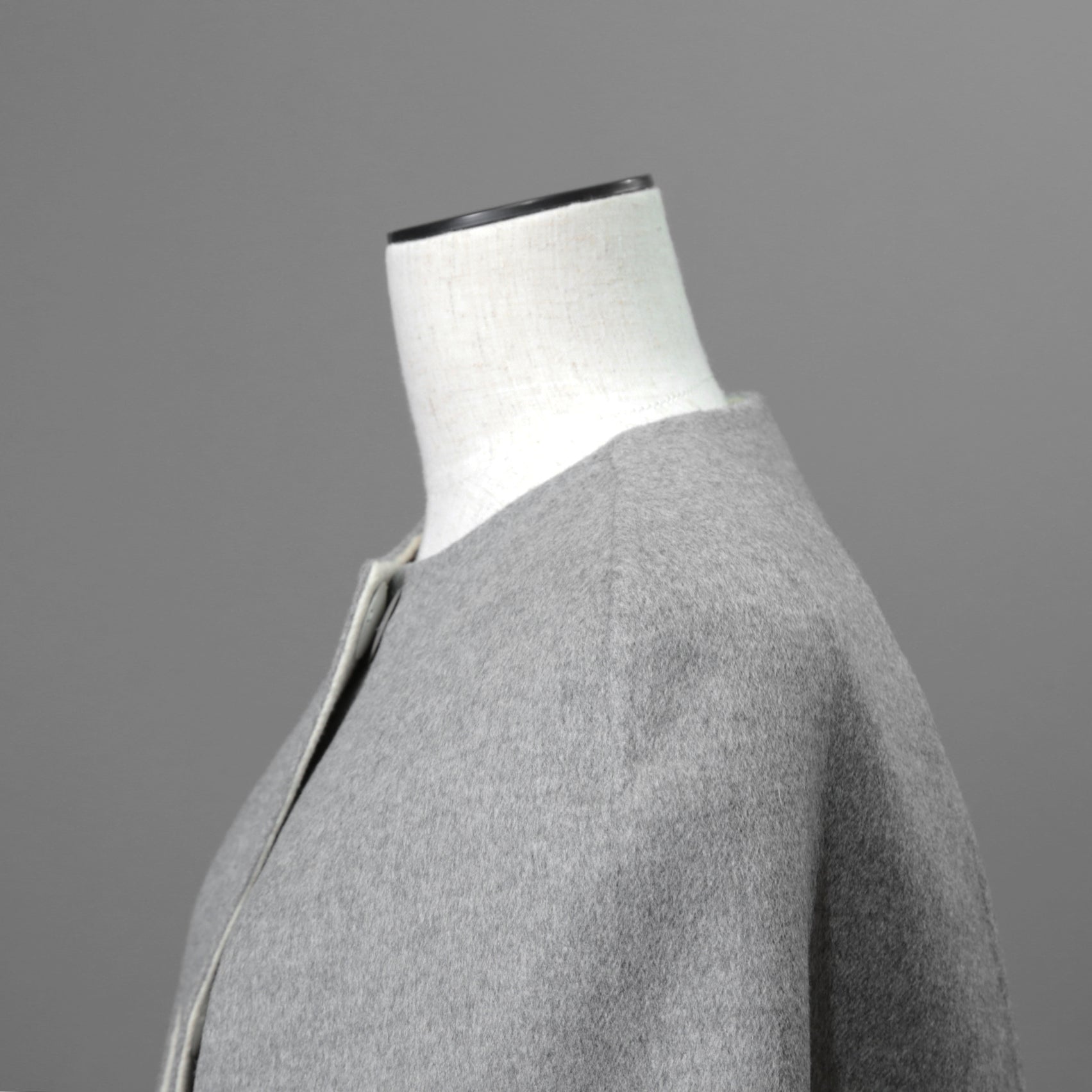 FENDI フェンディ / 18AW 美品 フォックスファーポケット付き ケープコート / FF8369 W1D / size 42 (GRAY) レディース