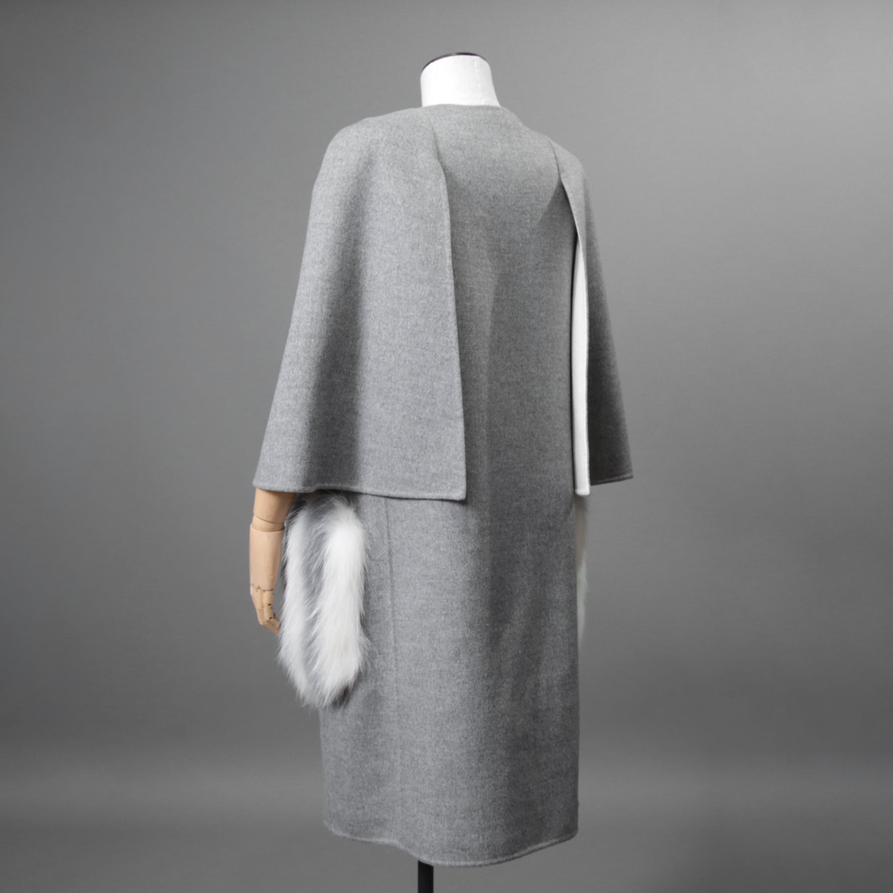 FENDI フェンディ / 18AW 美品 フォックスファーポケット付き ケープコート / FF8369 W1D / size 42 (GRAY) レディース