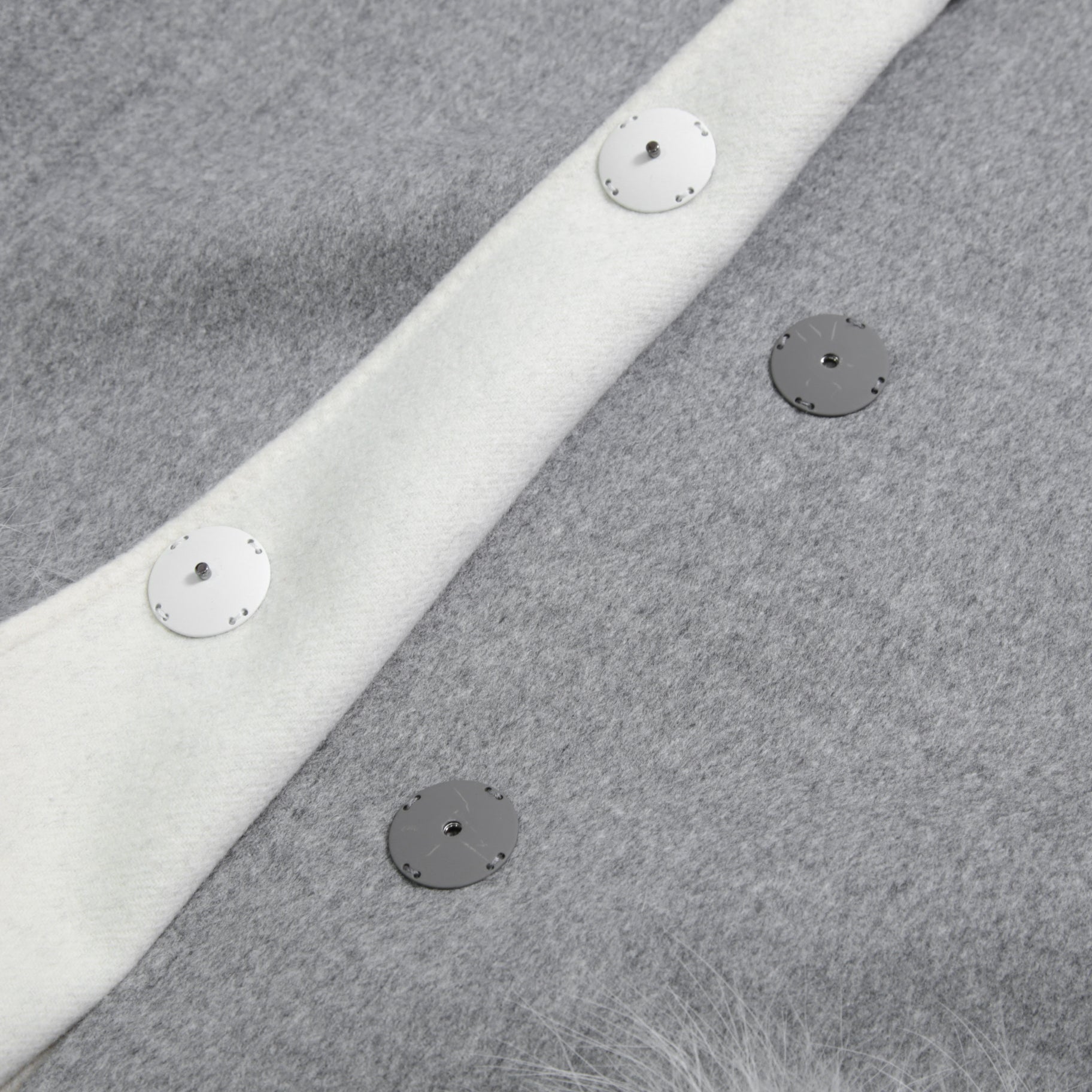 FENDI フェンディ / 18AW 美品 フォックスファーポケット付き ケープコート / FF8369 W1D / size 42 (GRAY) レディース