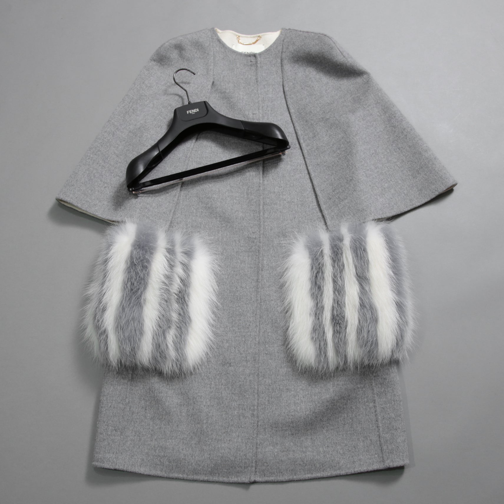 FENDI フェンディ / 18AW 美品 フォックスファーポケット付き ケープコート / FF8369 W1D / size 42 (GRAY) レディース