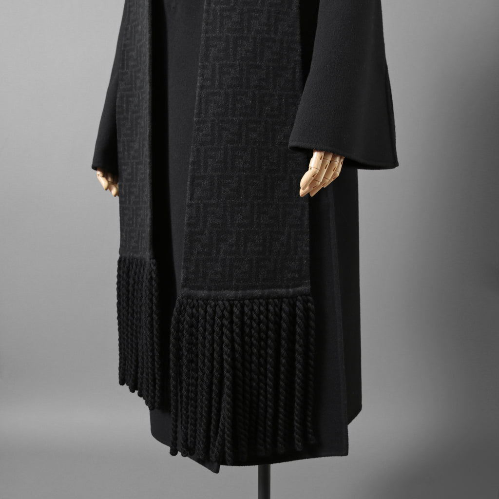 FENDIフェンディ / 19AW 美品 裏地FFロゴ ズッカ柄 マフラー付き ロングコート / FF8835 A5HD / size40 (BLACK)
