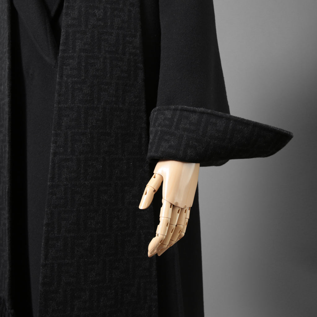 FENDIフェンディ / 19AW 美品 裏地FFロゴ ズッカ柄 マフラー付き ロングコート / FF8835 A5HD / size40 (BLACK)