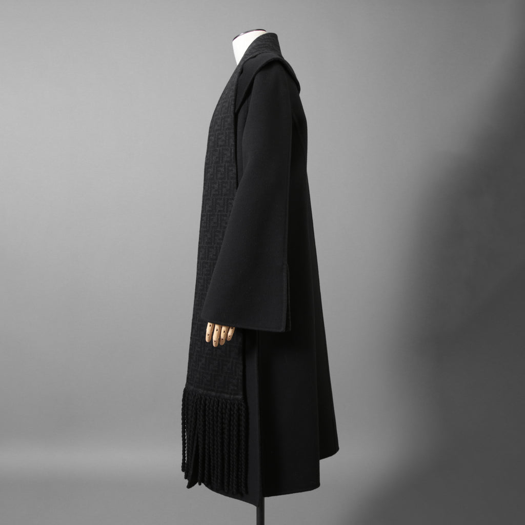 FENDIフェンディ / 19AW 美品 裏地FFロゴ ズッカ柄 マフラー付き ロングコート / FF8835 A5HD / size40 (BLACK)