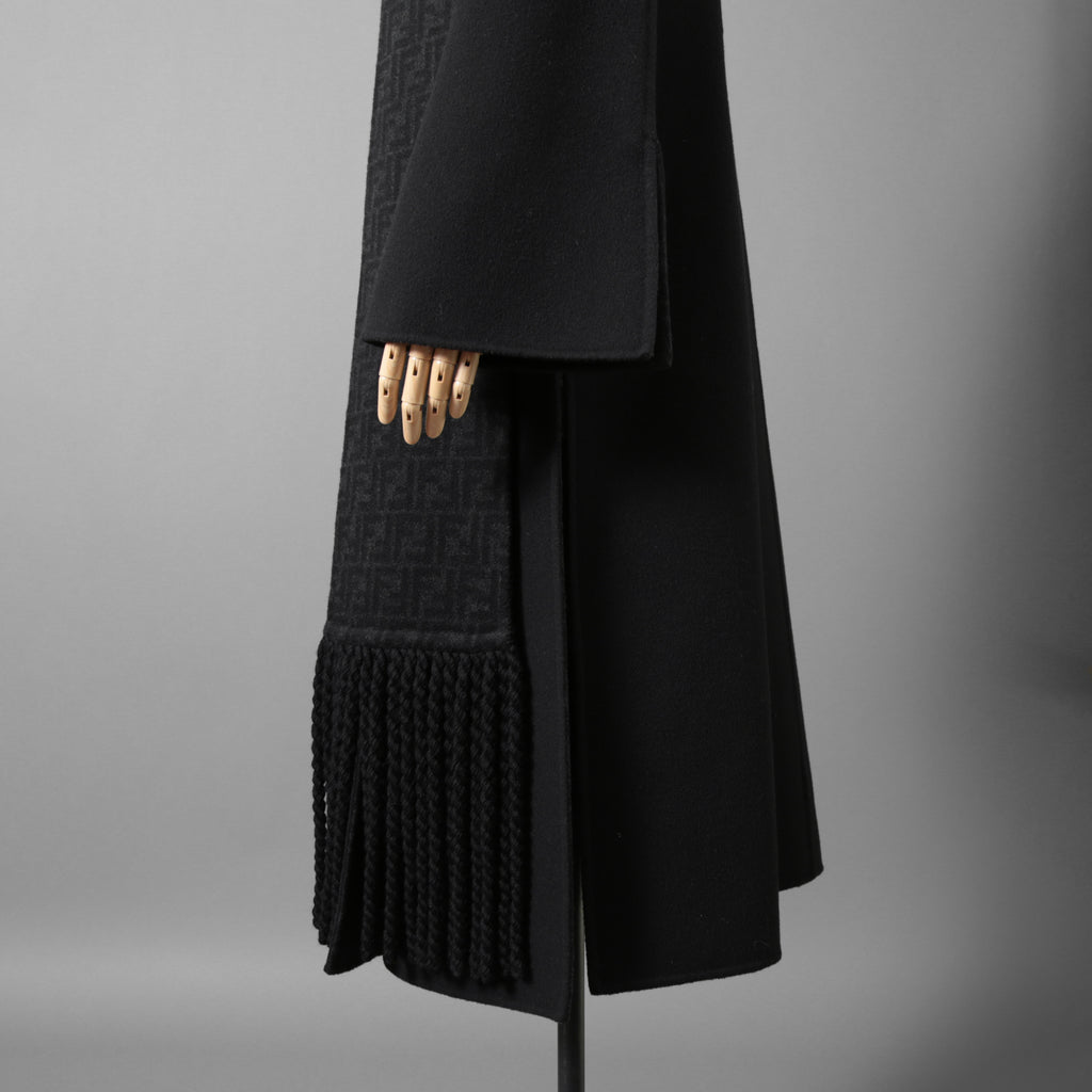 FENDIフェンディ / 19AW 美品 裏地FFロゴ ズッカ柄 マフラー付き ロングコート / FF8835 A5HD / size40 (BLACK)