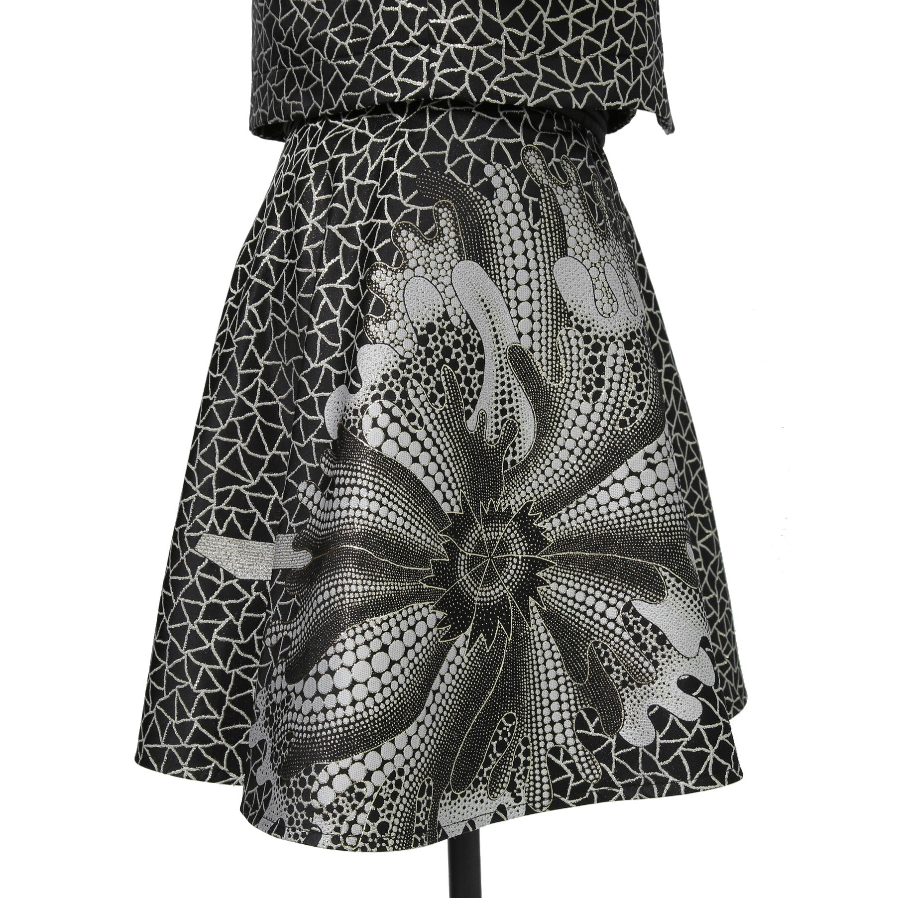 希少 LOUIS VUITTON x YAYOI KUSAMA ルイヴィトン 草間彌生 コラボ / 2023SS サイケデリックフラワー ミニラップ スカート  / size 38 (M) BLACK