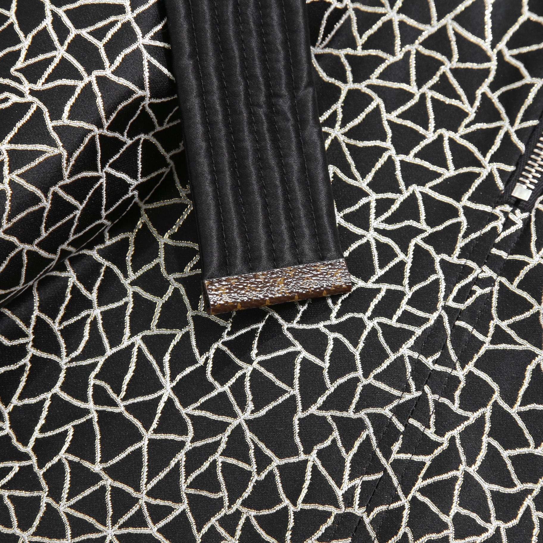 希少 LOUIS VUITTON x YAYOI KUSAMA ルイヴィトン 草間彌生 コラボ / 2023SS サイケデリックフラワー ミニラップ スカート  / size 38 (M) BLACK