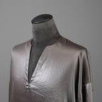 新品 A.F ARTEFACT エーエフアーティファクト / 25AW COLLARLESS SHIRT TOPS SOFT SATIN 長袖シャツ / AG-12071-1 / size 1 (DARK GREY)