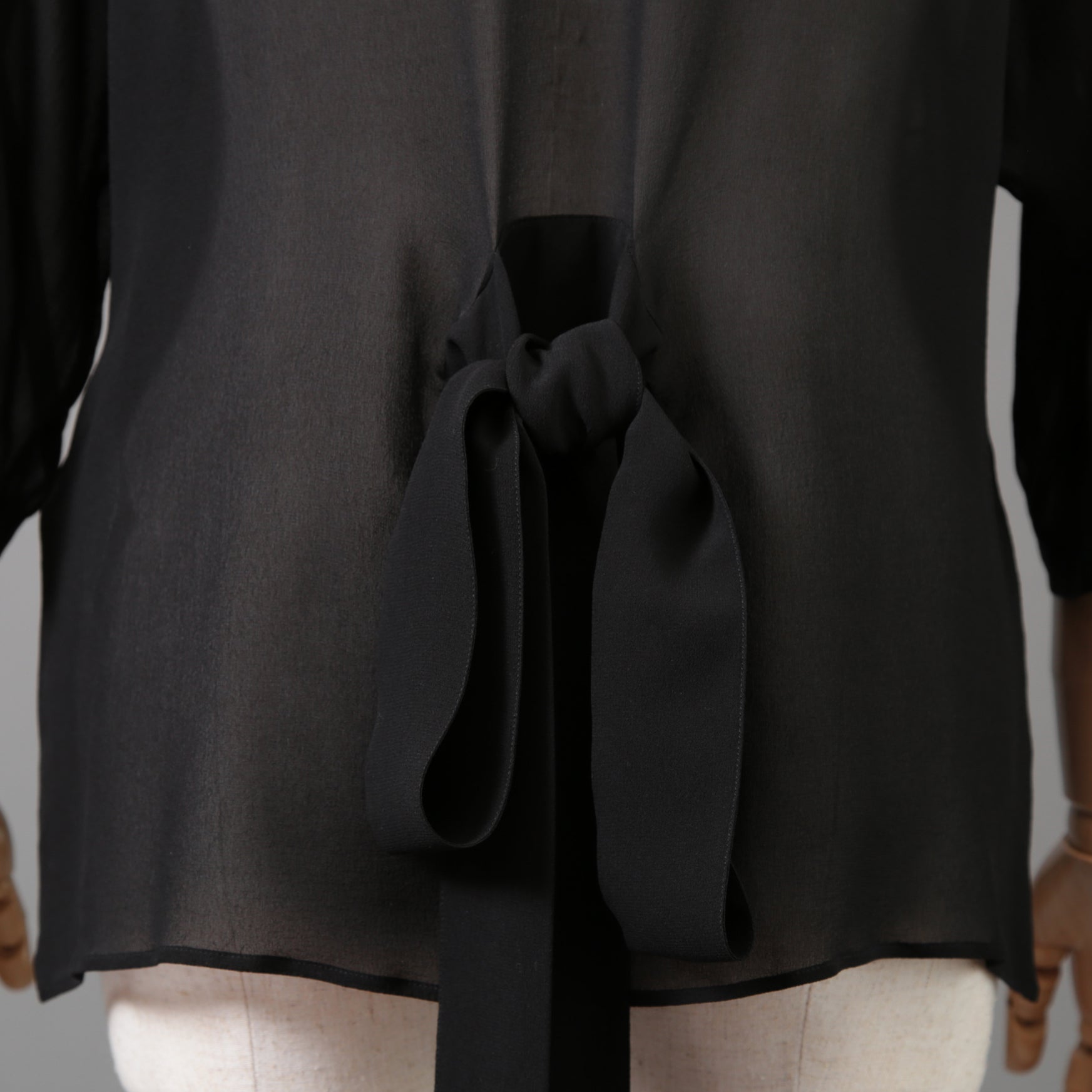 Christian Dior クリスチャンディオール / 20SS 美品 シルク bee刺繍 リボン ブラウス / 長袖シャツ / 011B22A6658 / size 42 (BLACK) レディース