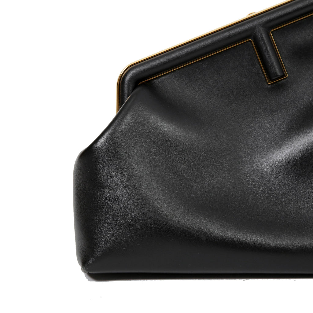 FENDI フェンディ / 2021年モデル / ファースト ミディアム バッグ / ナッパ レザー (BLACK)