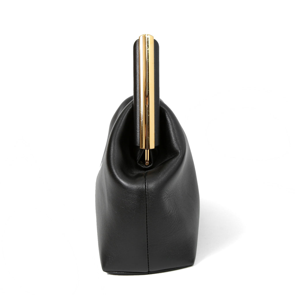 FENDI フェンディ / 2021年モデル / ファースト ミディアム バッグ / ナッパ レザー (BLACK)