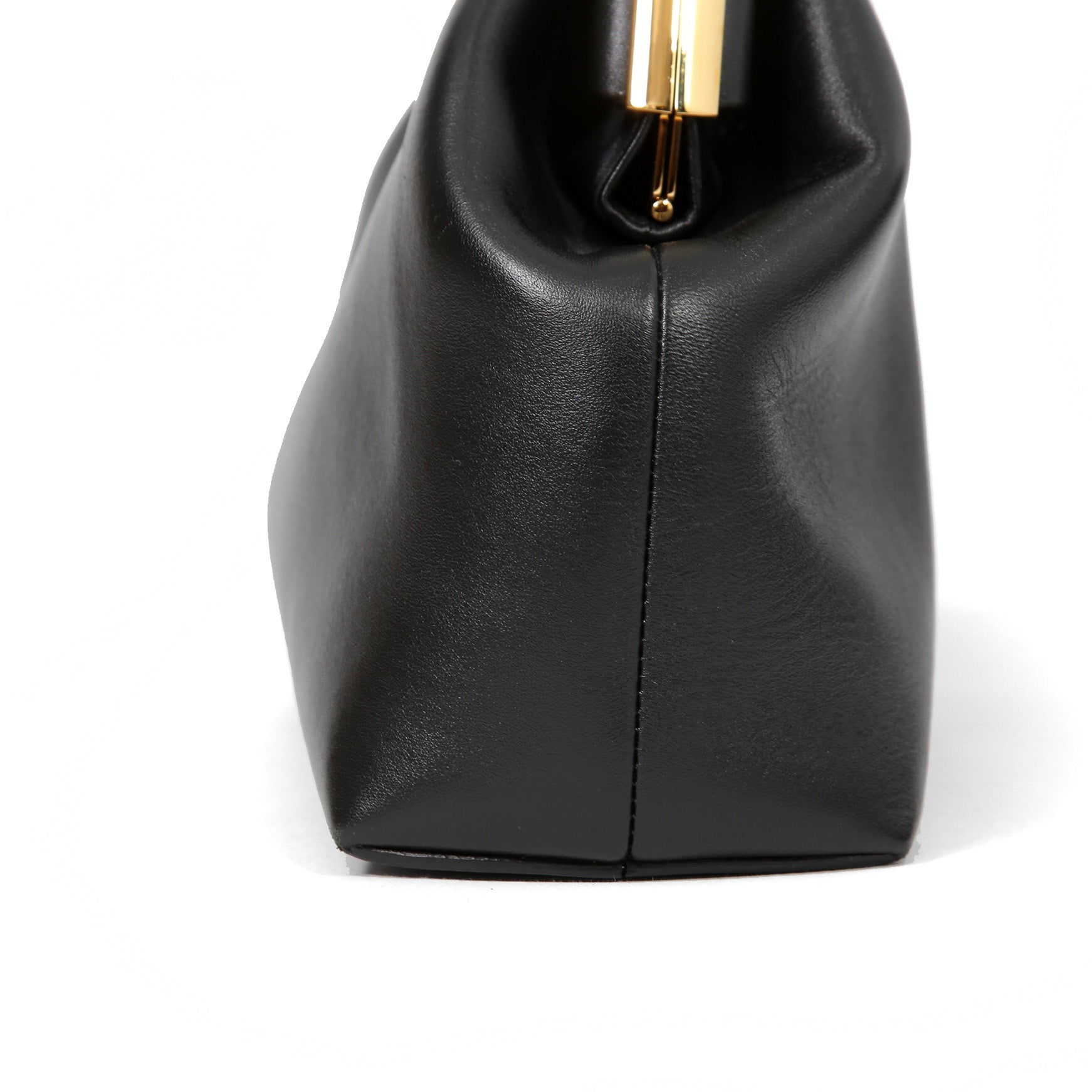 FENDI フェンディ / 2021年モデル / ファースト ミディアム バッグ / ナッパ レザー (BLACK)