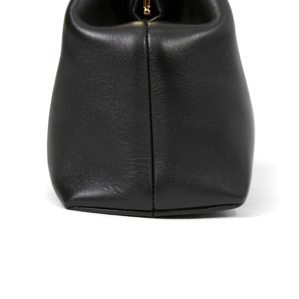 FENDI フェンディ / 2021年モデル / ファースト ミディアム バッグ / ナッパ レザー (BLACK)