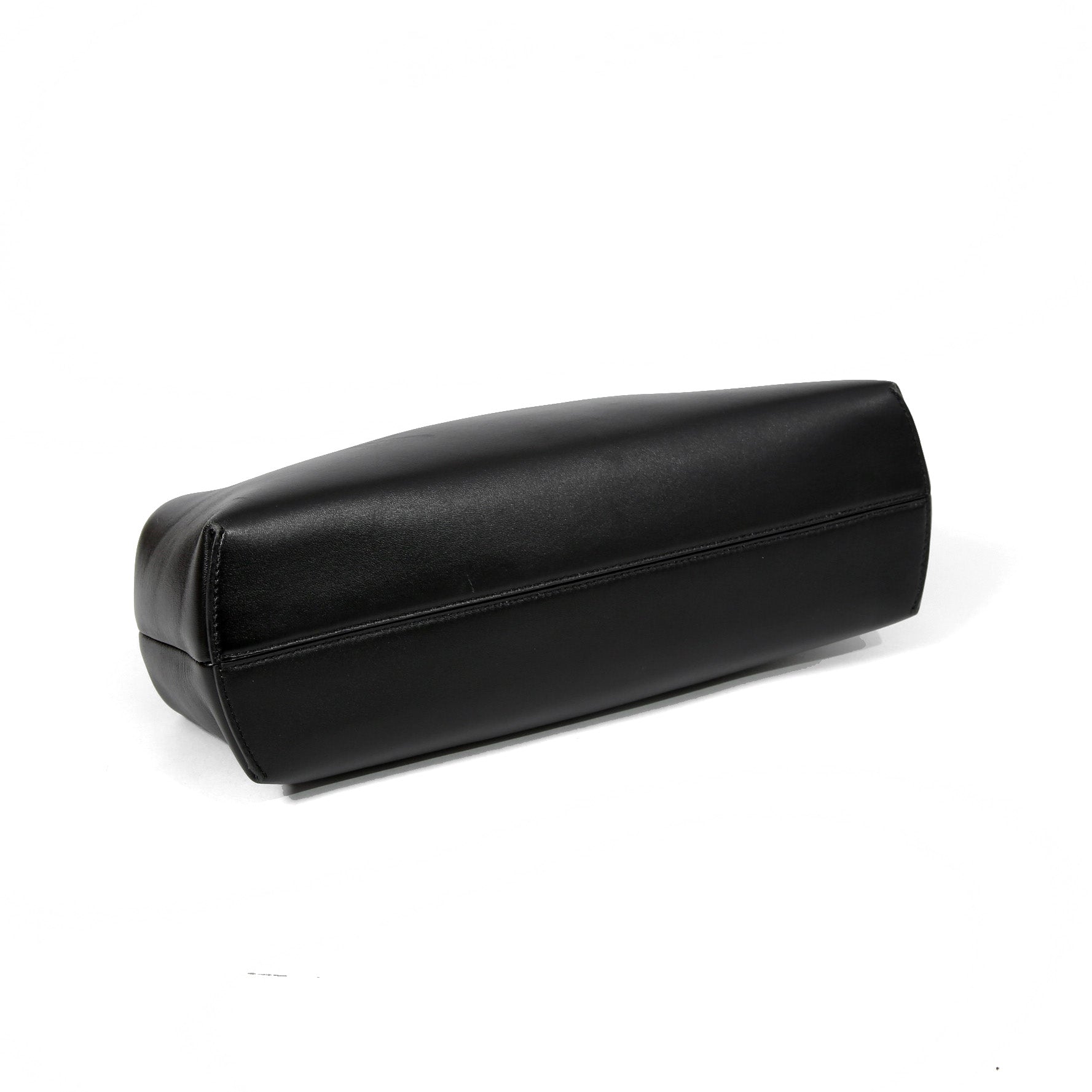 FENDI フェンディ / 2021年モデル / ファースト ミディアム バッグ / ナッパ レザー (BLACK)