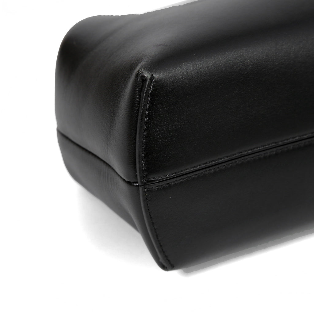 FENDI フェンディ / 2021年モデル / ファースト ミディアム バッグ / ナッパ レザー (BLACK)