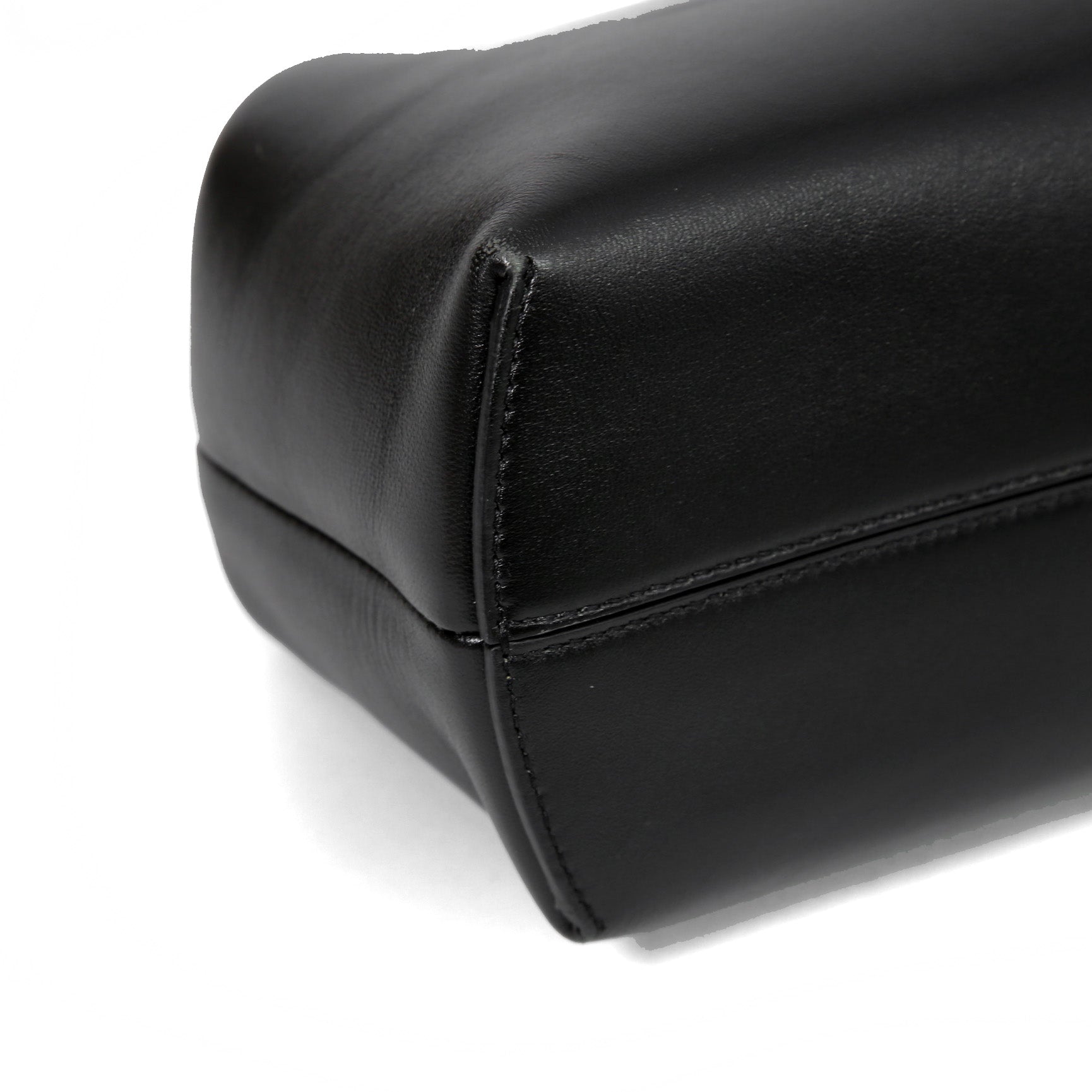 FENDI フェンディ / 2021年モデル / ファースト ミディアム バッグ / ナッパ レザー (BLACK)