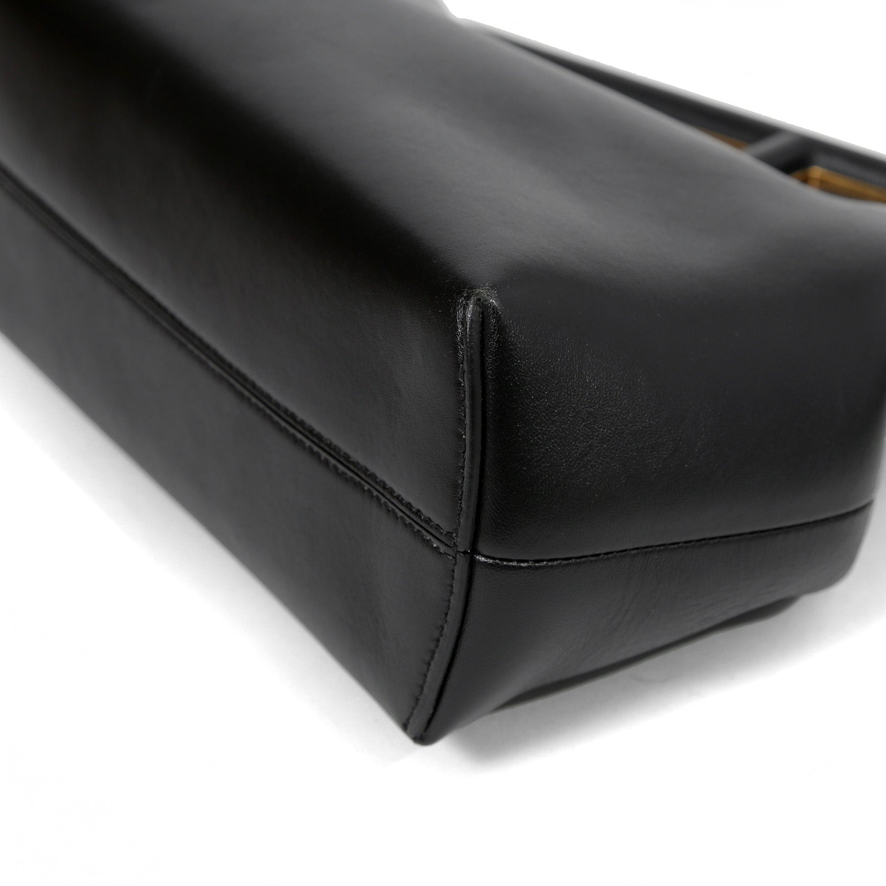 FENDI フェンディ / 2021年モデル / ファースト ミディアム バッグ / ナッパ レザー (BLACK)