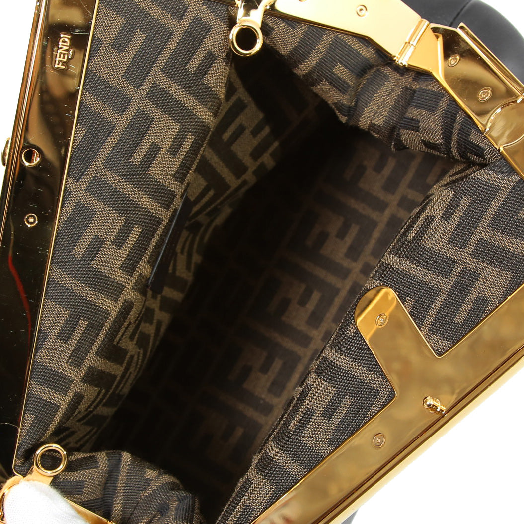 FENDI フェンディ / 2021年モデル / ファースト ミディアム バッグ / ナッパ レザー (BLACK)