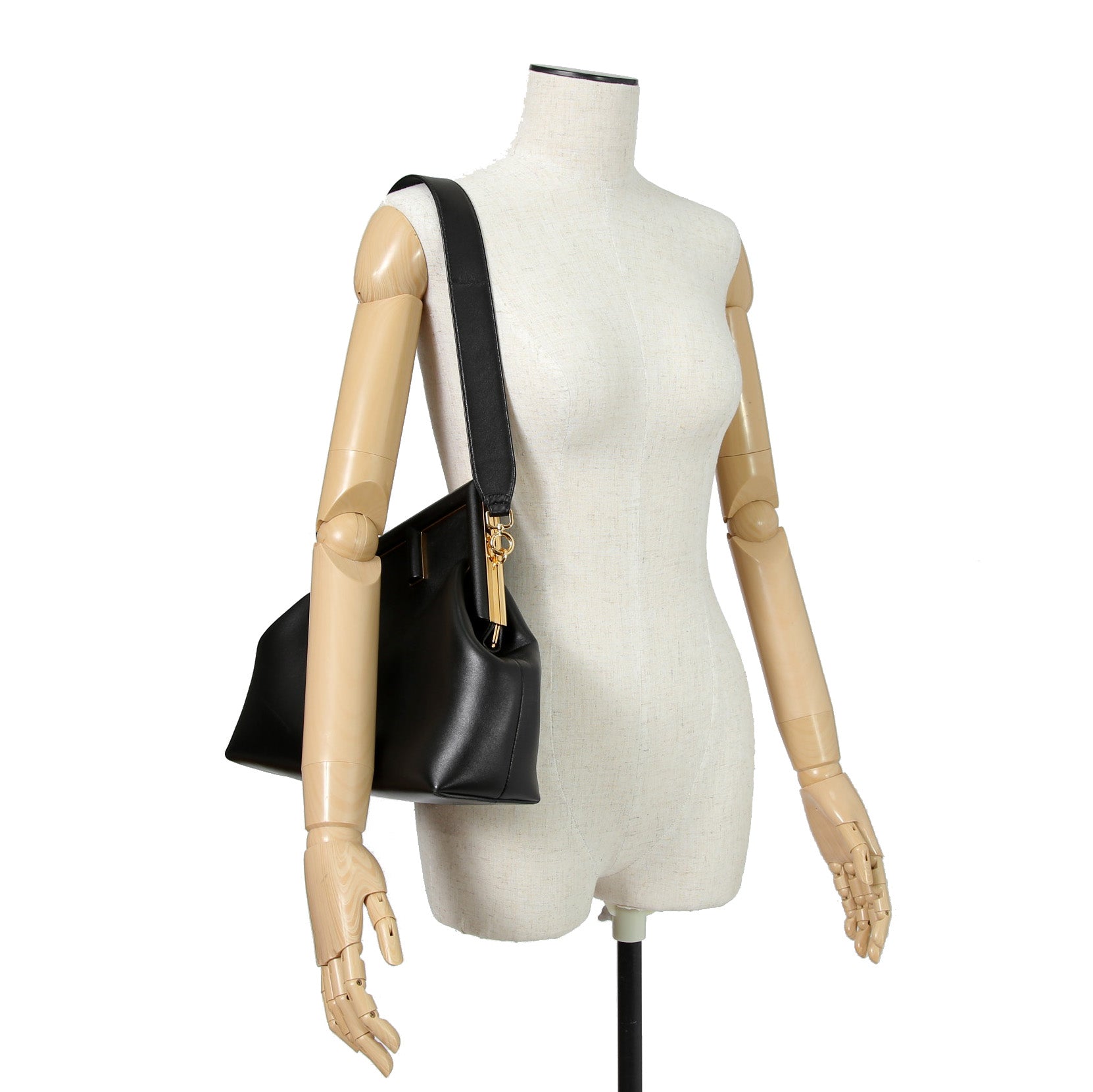 FENDI フェンディ / 2021年モデル / ファースト ミディアム バッグ / ナッパ レザー (BLACK)