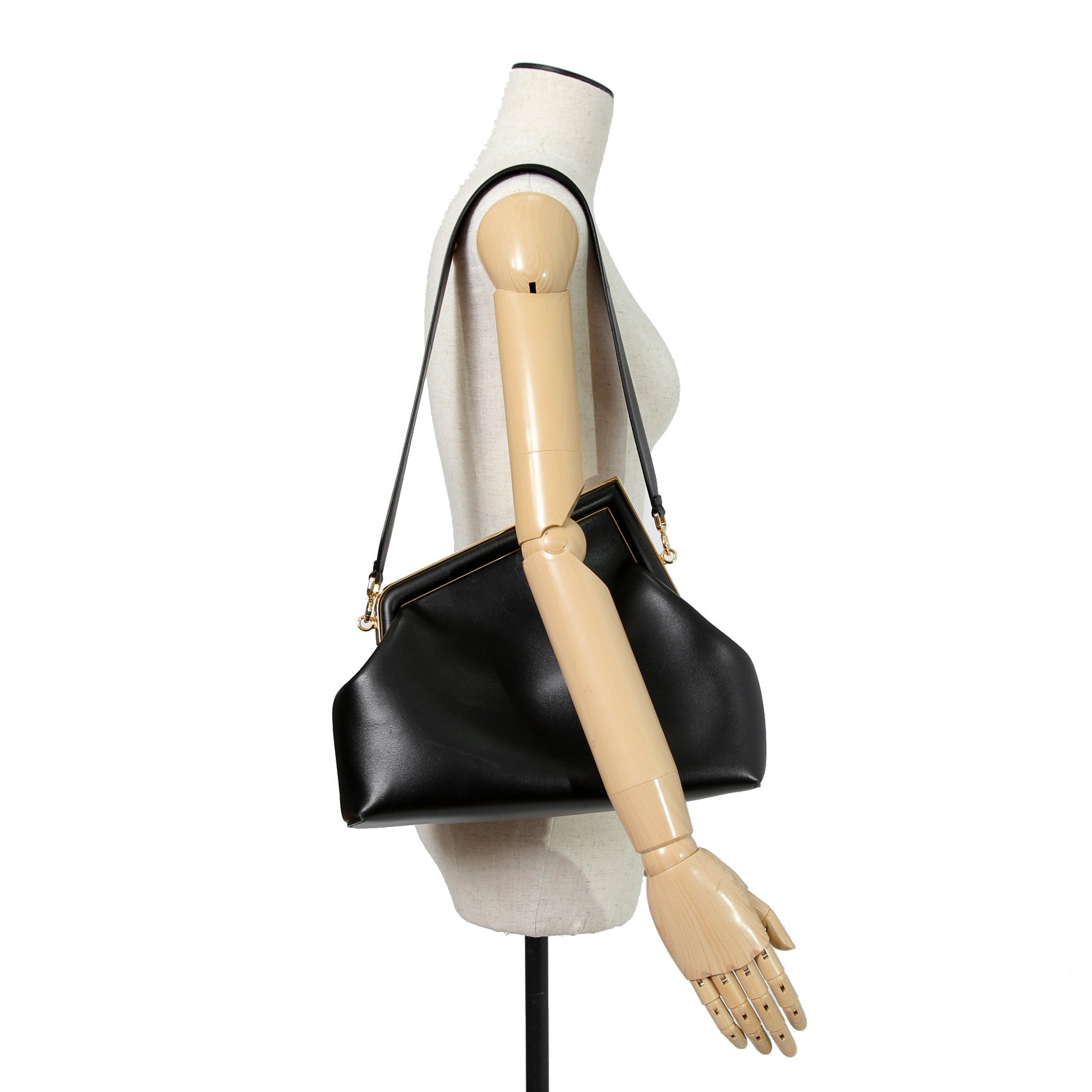 FENDI フェンディ / 2021年モデル / ファースト ミディアム バッグ / ナッパ レザー (BLACK)