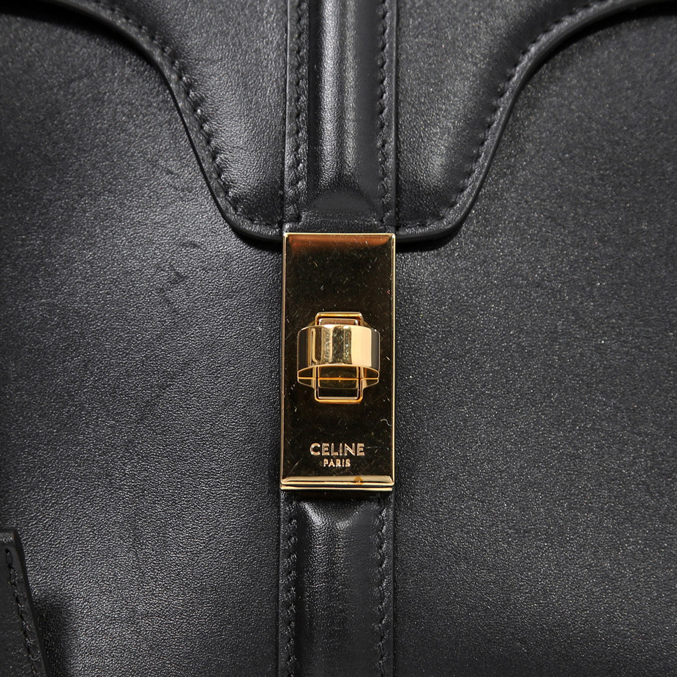 CELINE セリーヌ / 現行モデル / スモール 16 (セーズ) バッグ / サチネイテッド カーフ スキン (BLACK)