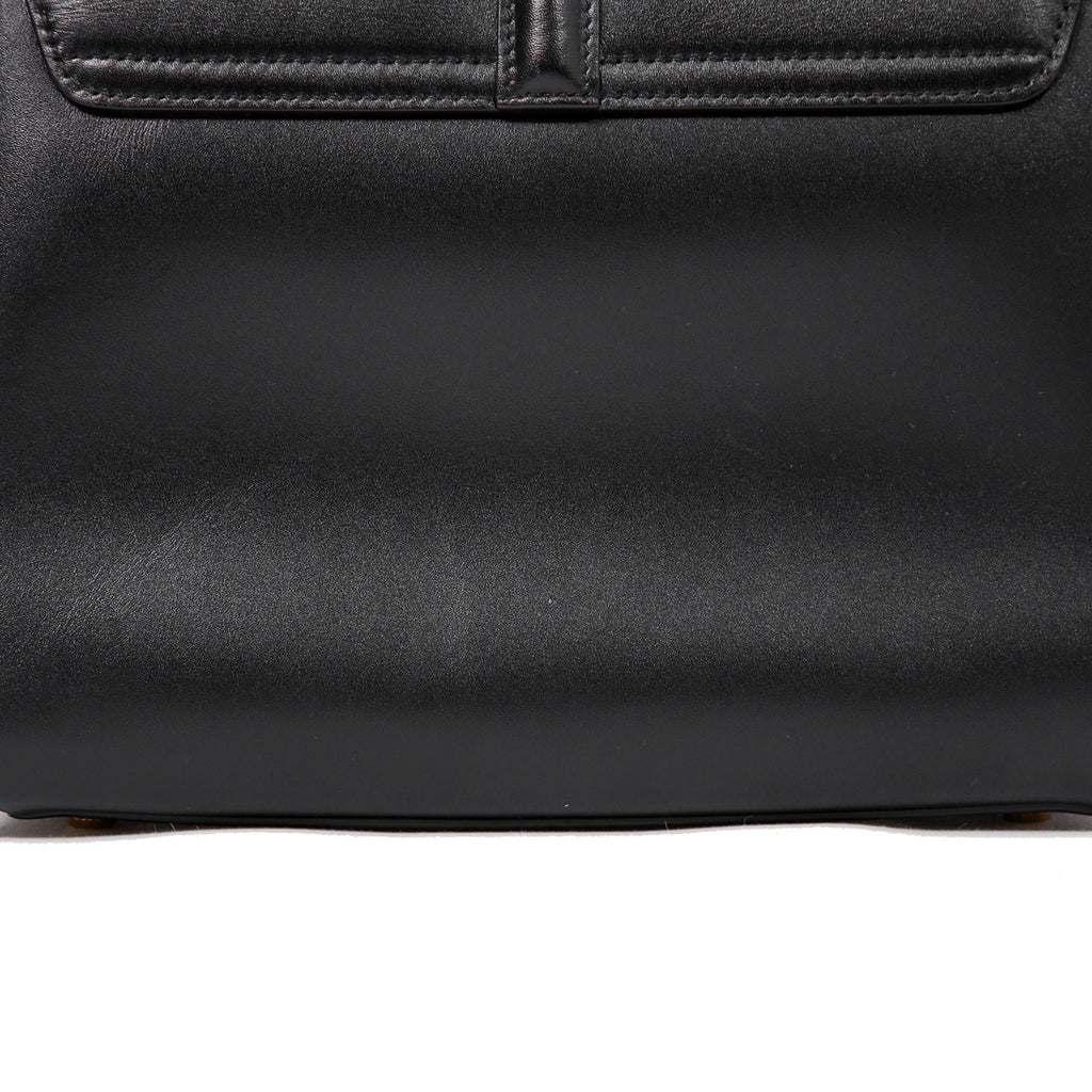 CELINE セリーヌ / 現行モデル / スモール 16 (セーズ) バッグ / サチネイテッド カーフ スキン (BLACK)